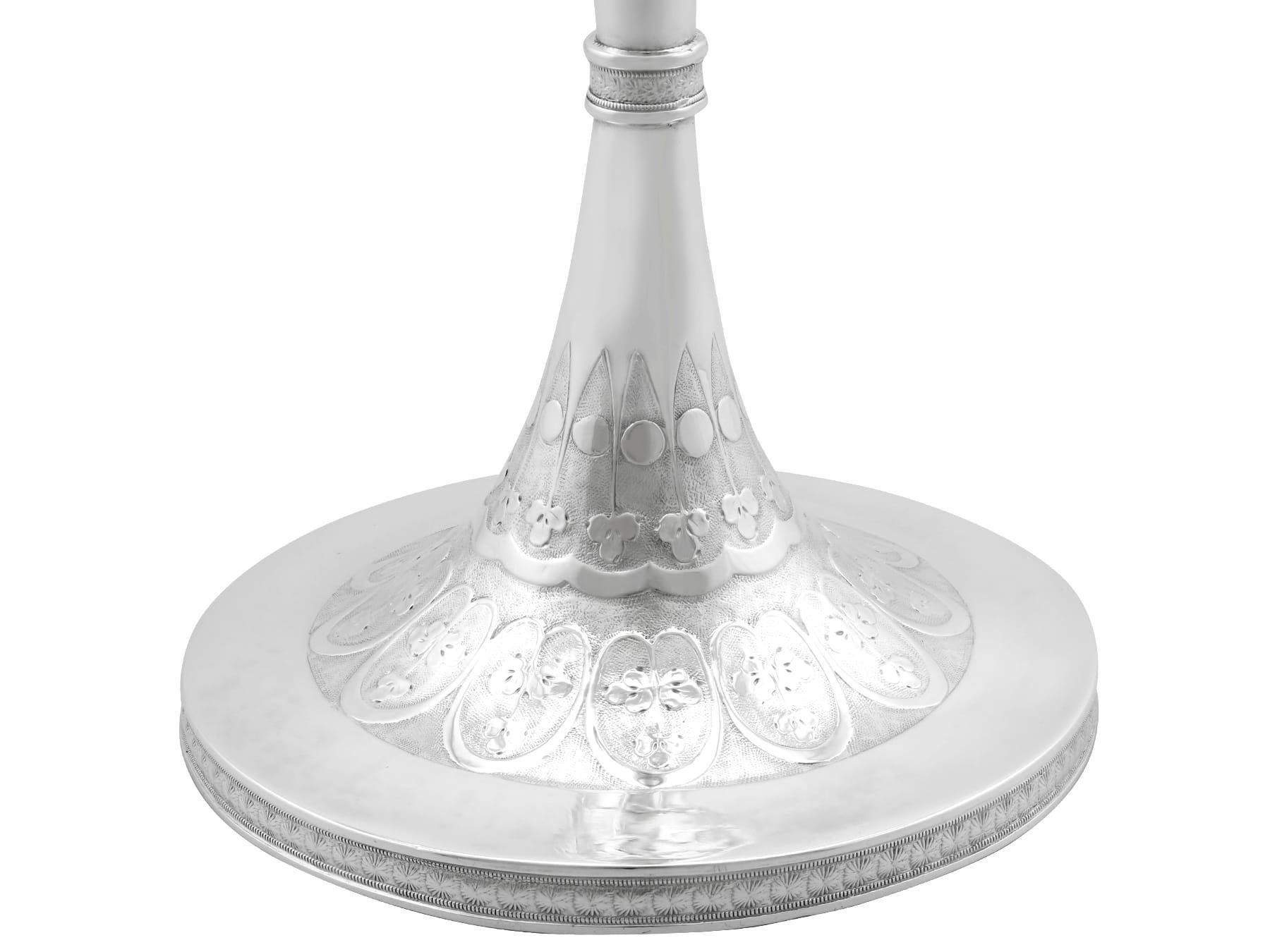 Argento Antico candeliere austriaco d'argento del 1810 in vendita