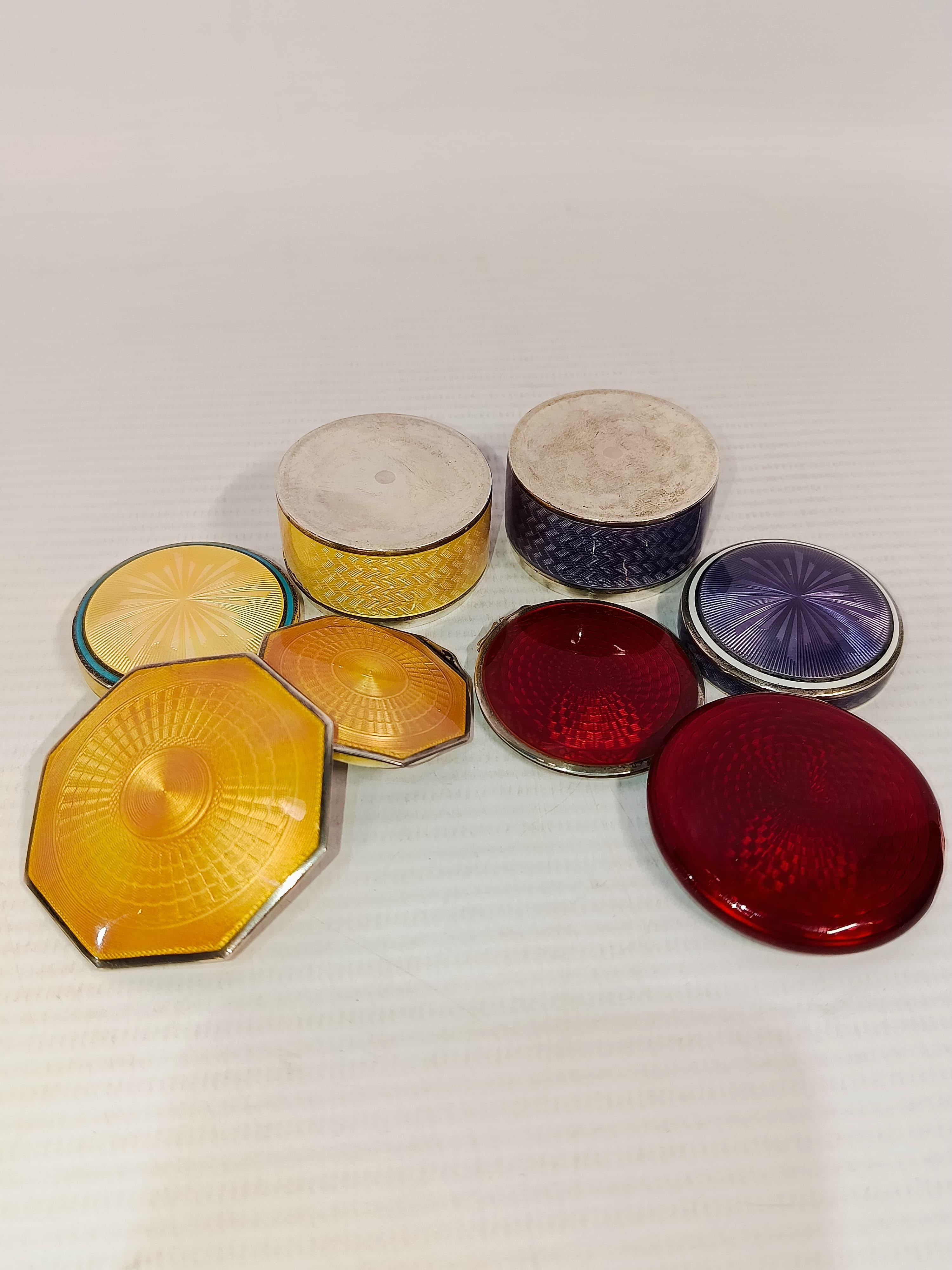 Émaillé Anciens piluliers autrichiens en argent et émail 1920 en vente