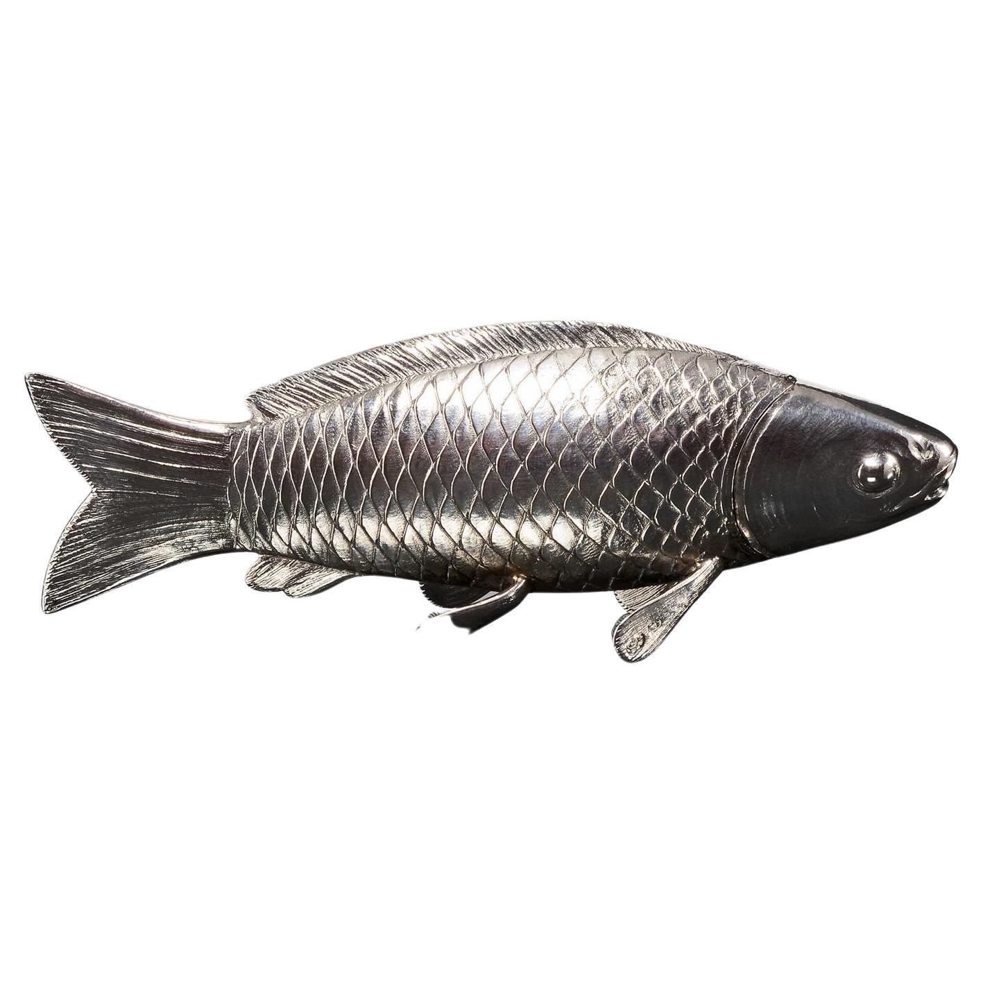 Poivrière ancienne en argent autrichien en forme de poisson