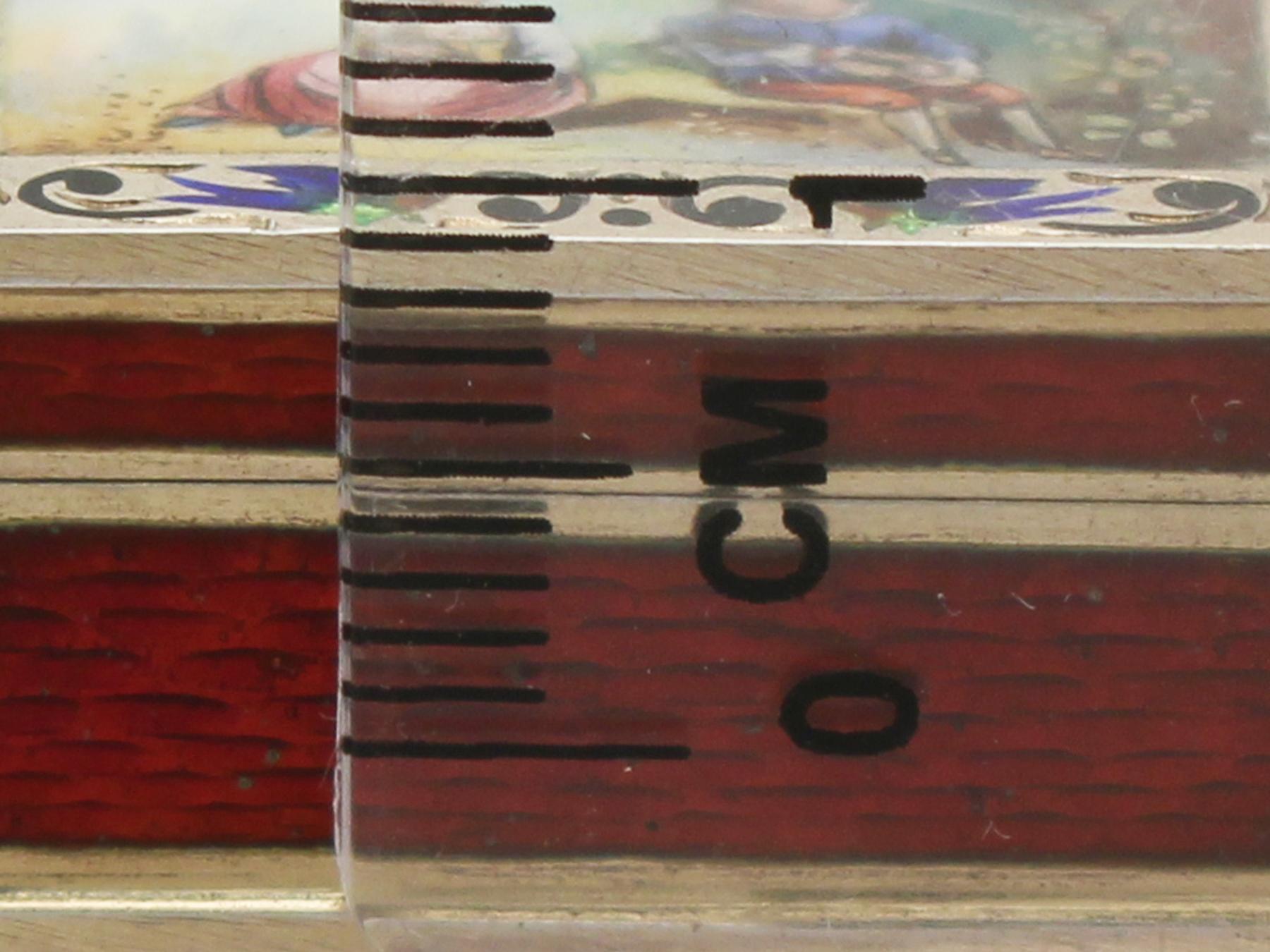 Antike österreichische Pillenbox aus Silber:: vergoldet und Emaille 2