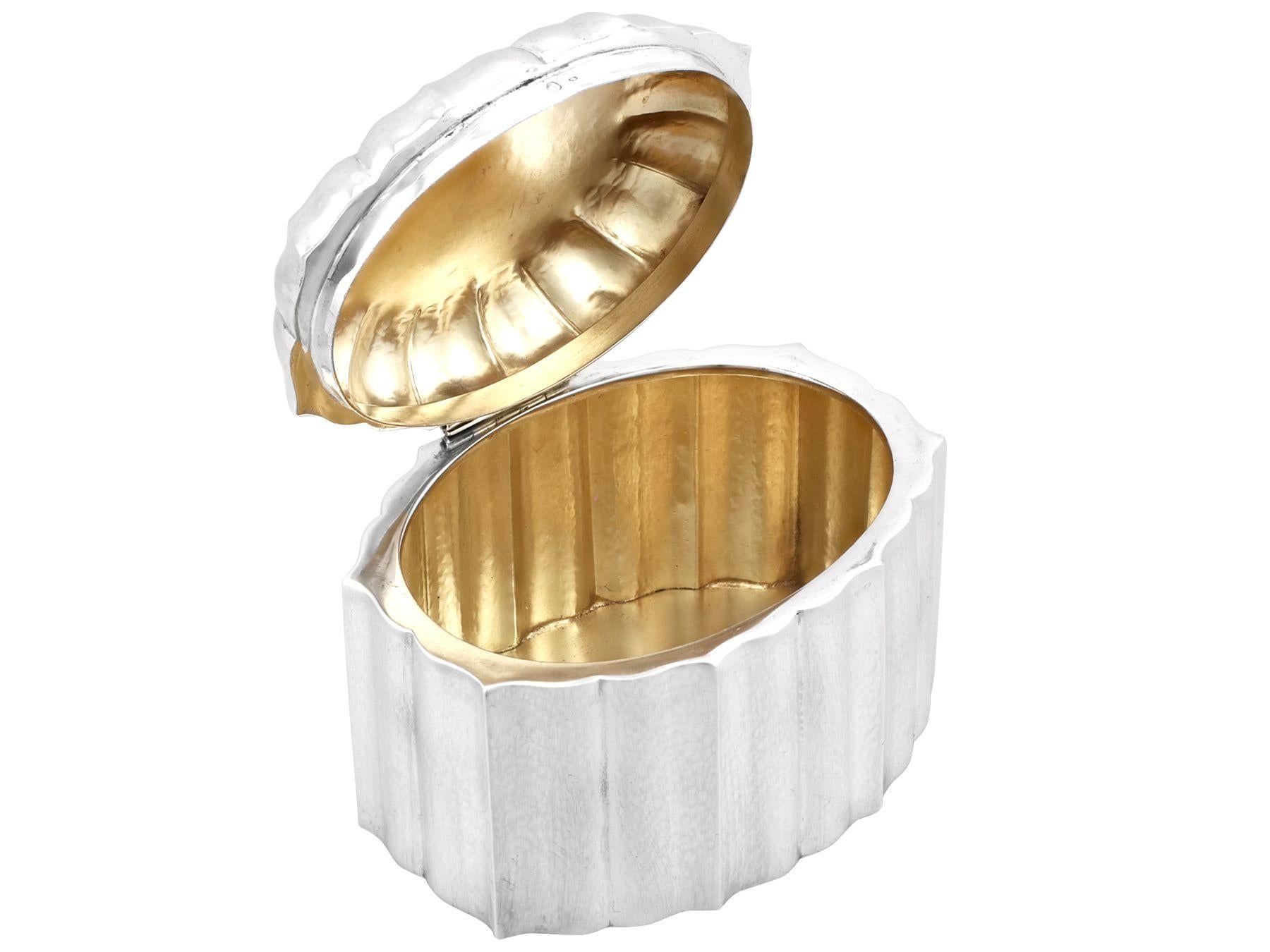 Antico porta tè austriaco in argento Circa 1955 in vendita 1