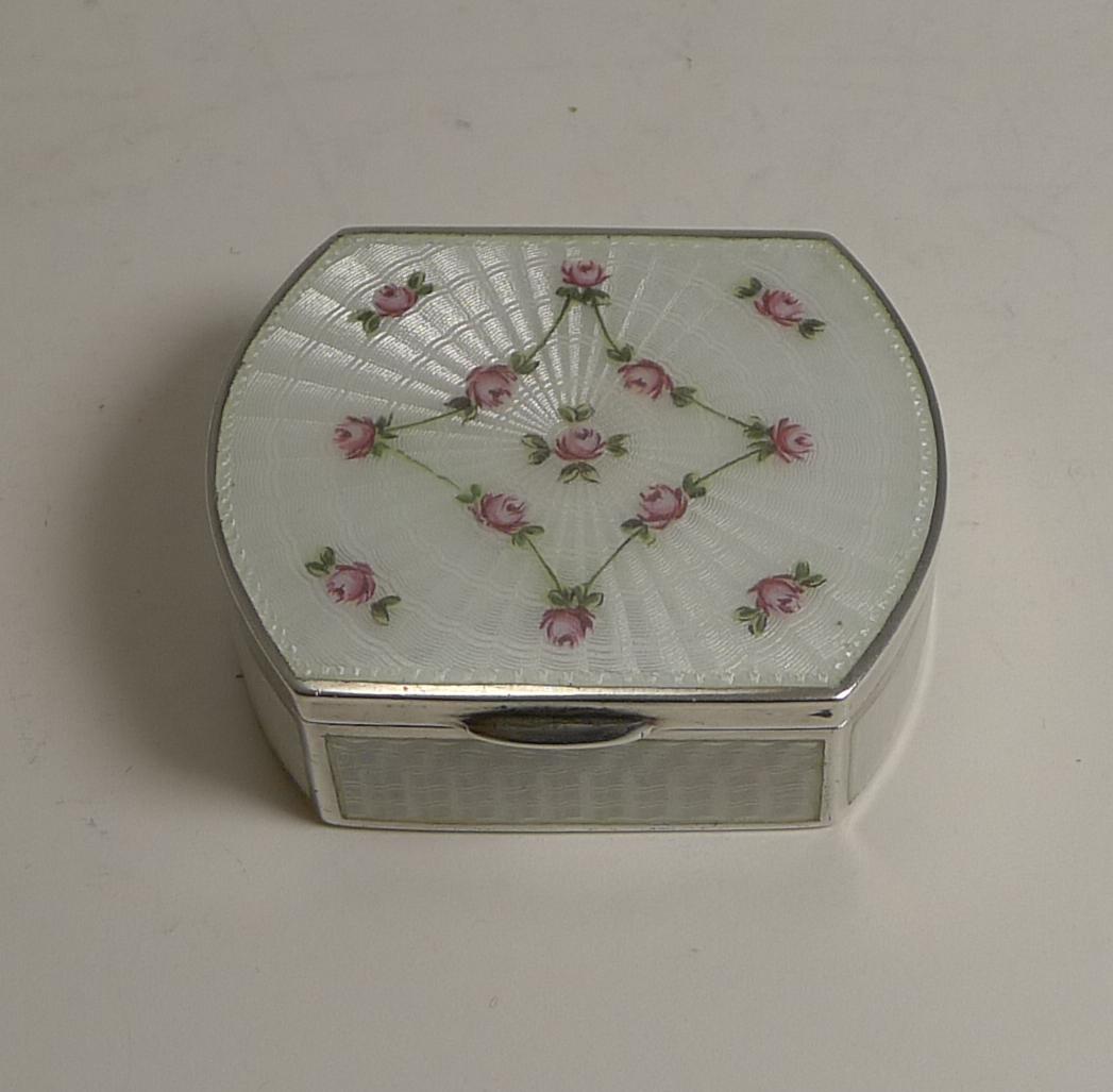 Antique Austrian Sterling Silver and Guilloche Enamel Pill Box, circa 1900 For Sale 7