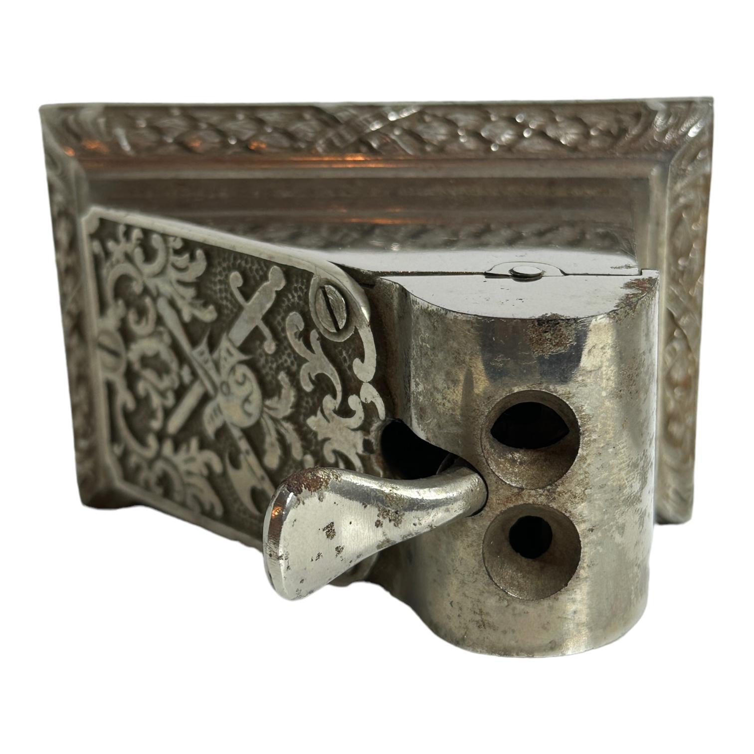 Antique Austrian Table Cigar Cutter, 1900s with Knightly Coat of Arms Emblem In Good Condition In Nuernberg, DE