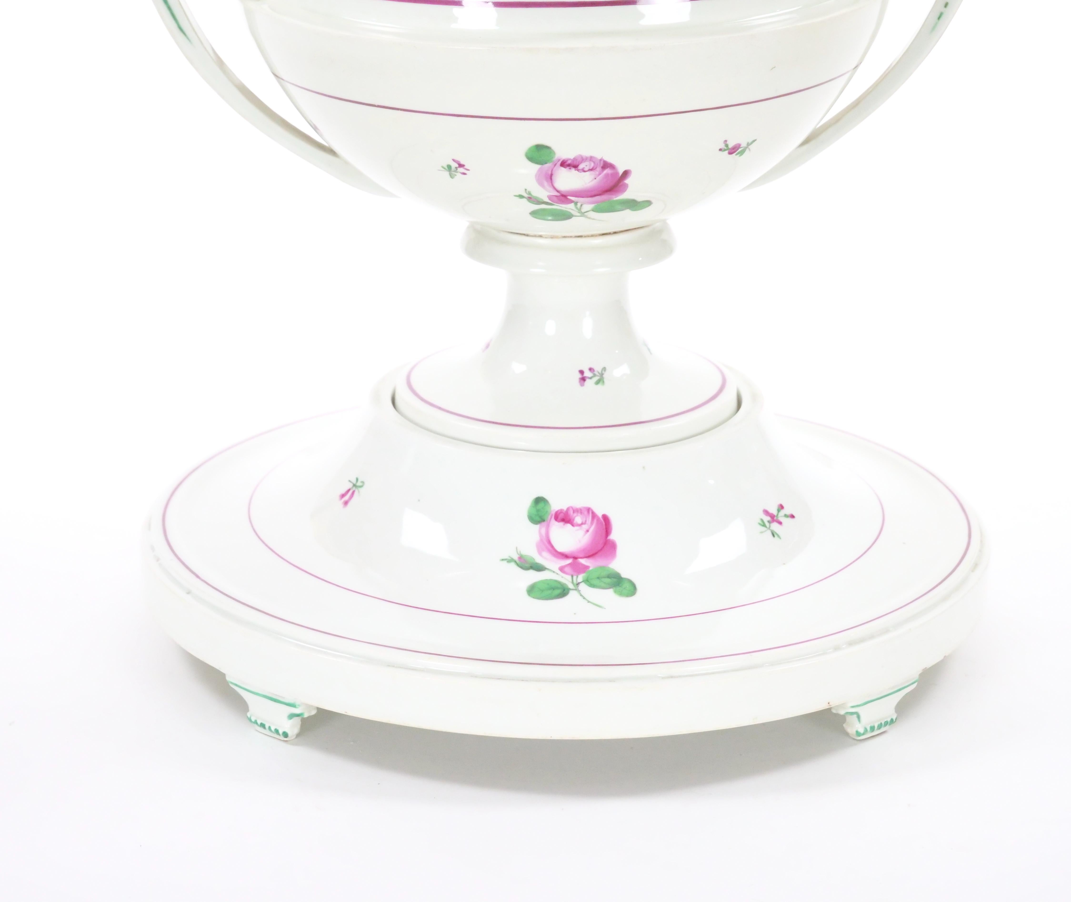 Antigua Sopera Decorativa Austriaca de Tres Piezas para Centro de Mesa en venta 1