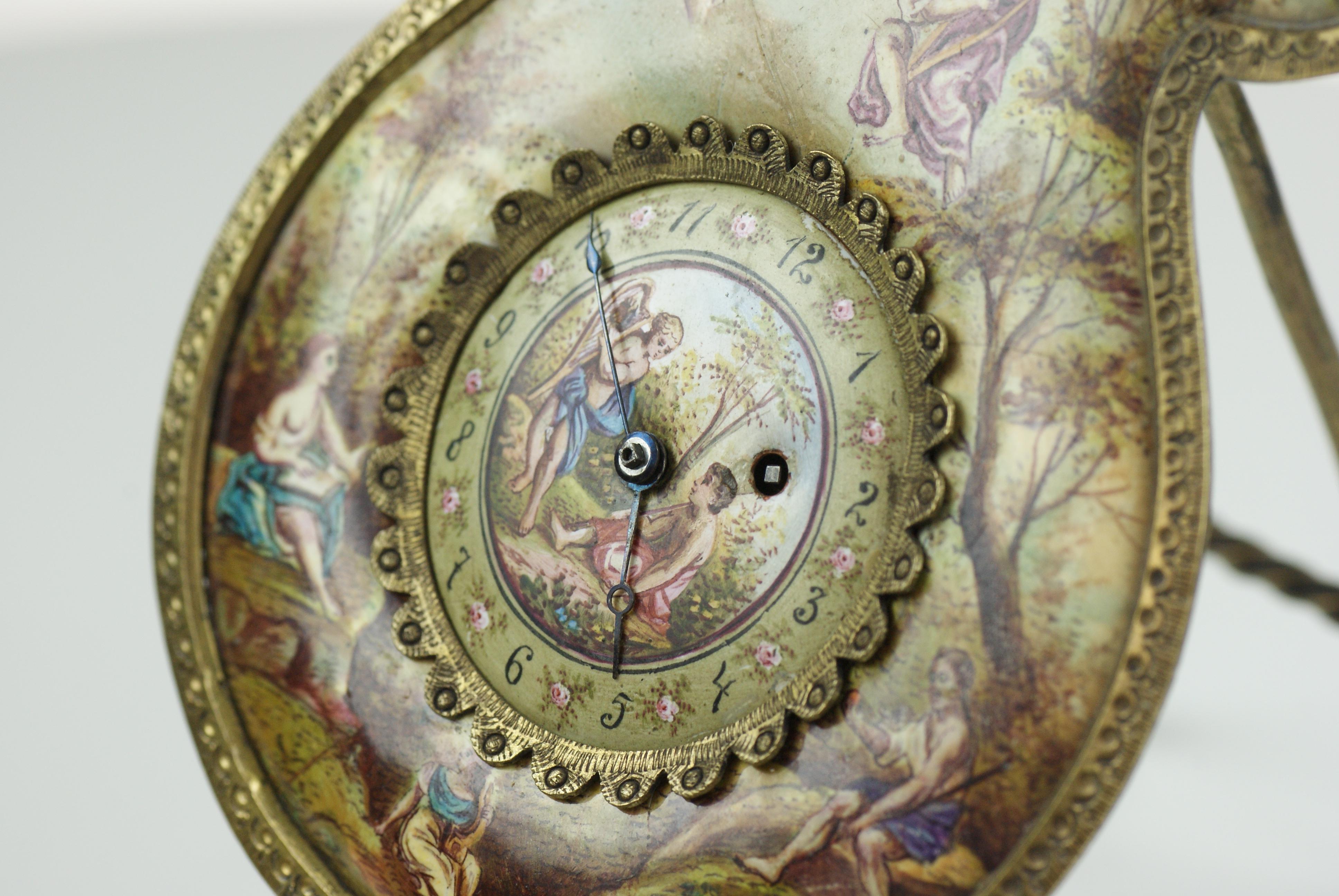 Antike österreichische Wiener handbemalte Emaille-, vergoldete Metall-Lyra-Uhr 5