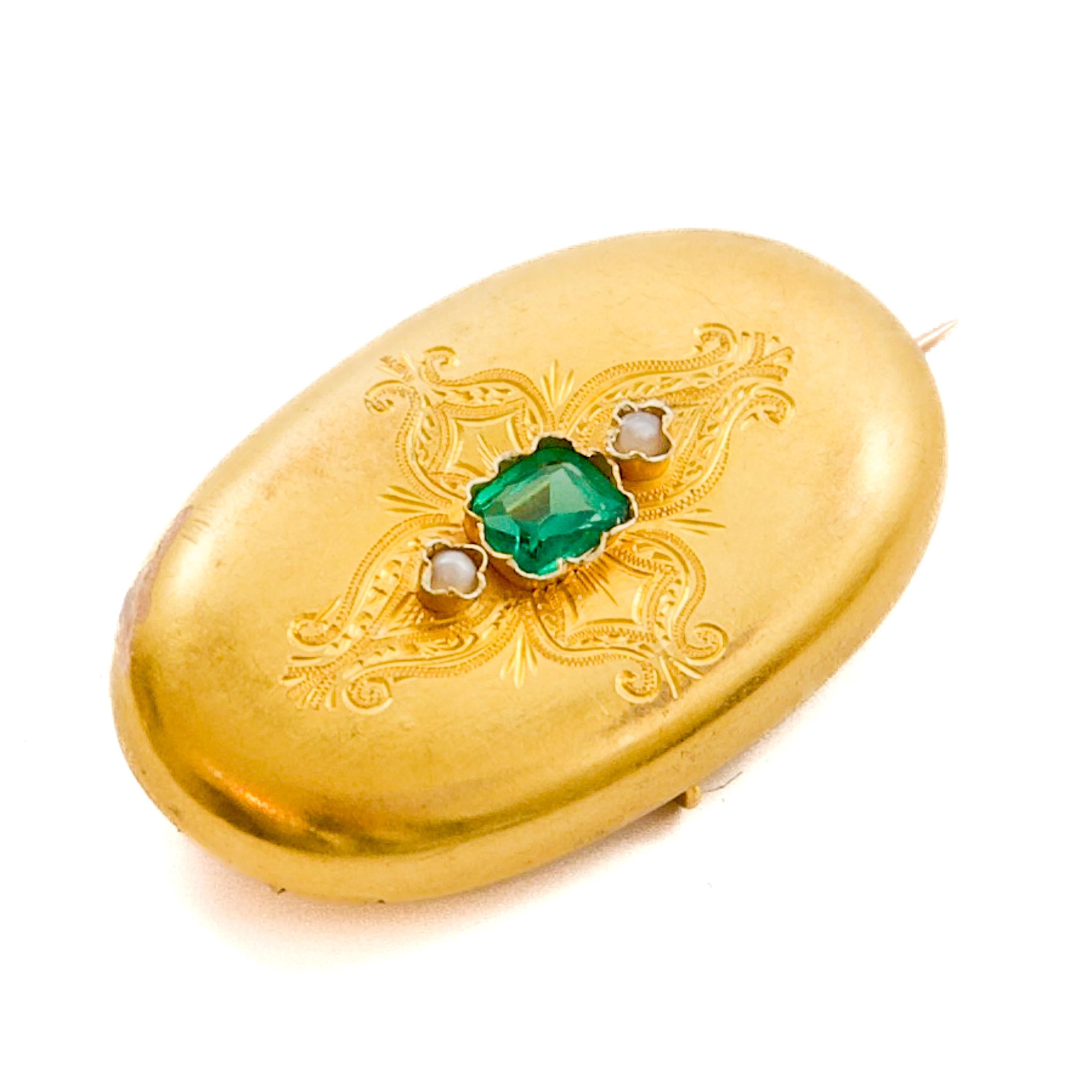 Taille émeraude Broche ancienne en or austro-hongrois avec perles de rocaille en pâte, Ca. 1866-1872 en vente