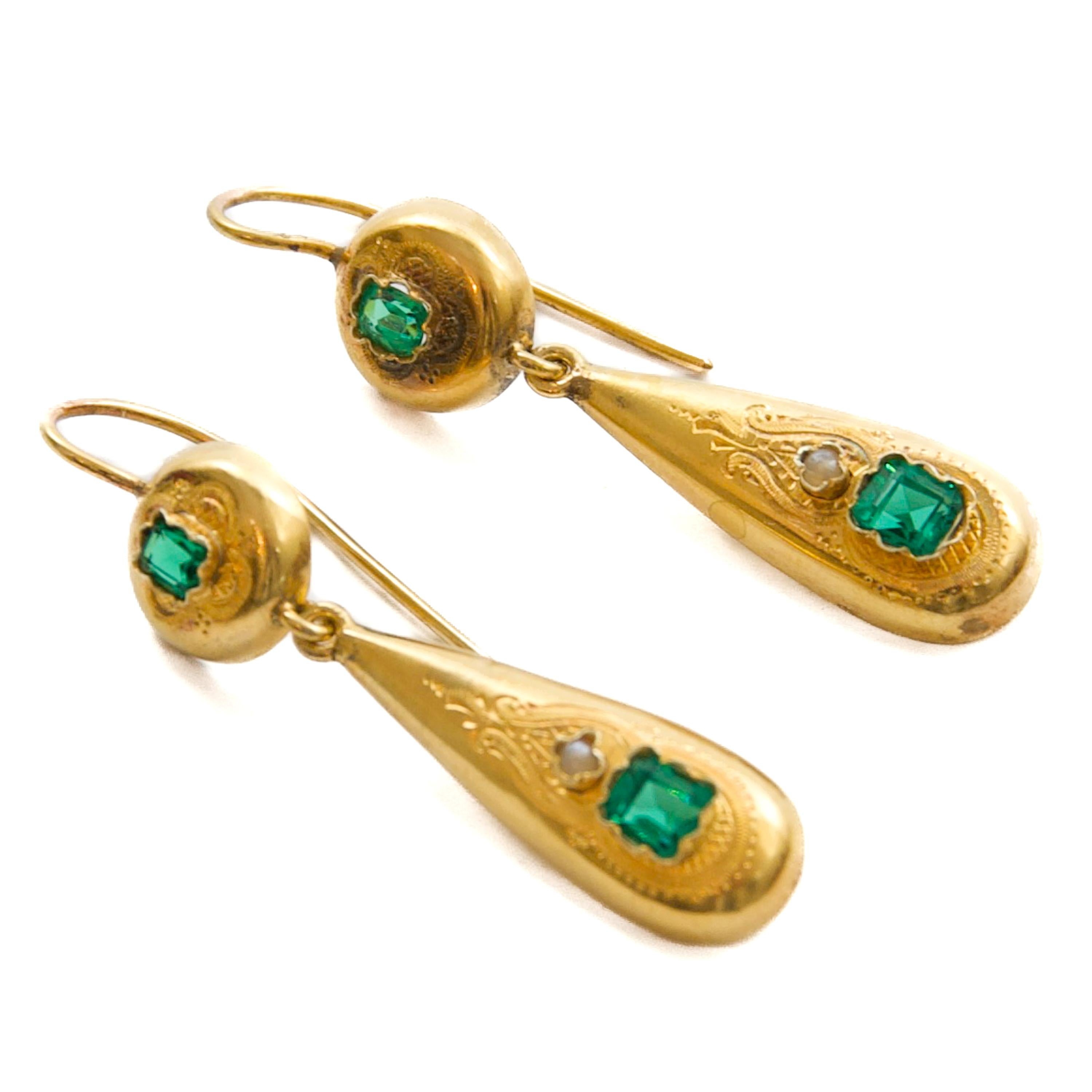 Women's or Men's Antique Austro-Hungarian Gold & Green Stone Dangle Earrings, 1866–1872 For Sale