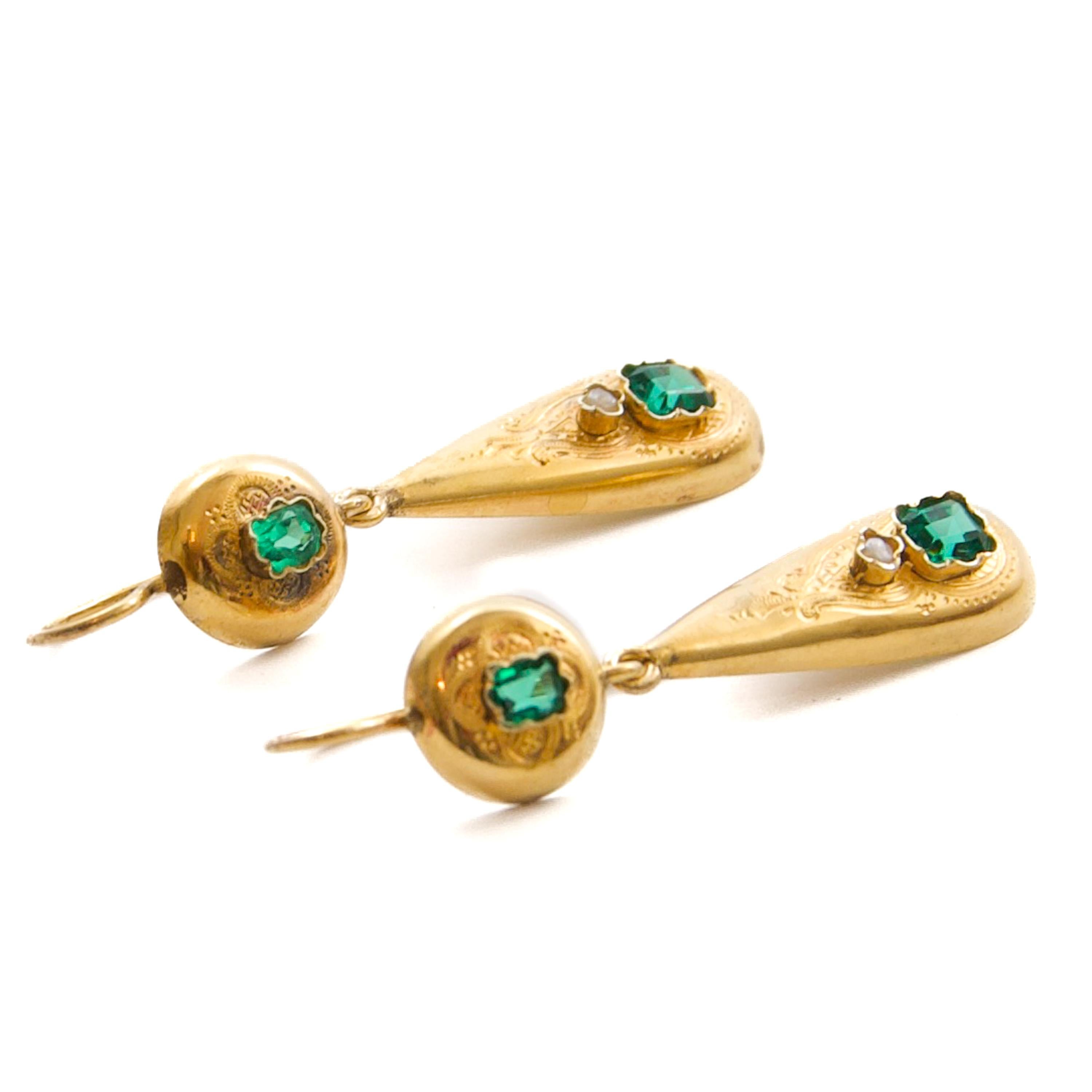 Antique Austro-Hungarian Gold & Green Stone Dangle Earrings, 1866–1872 For Sale 2