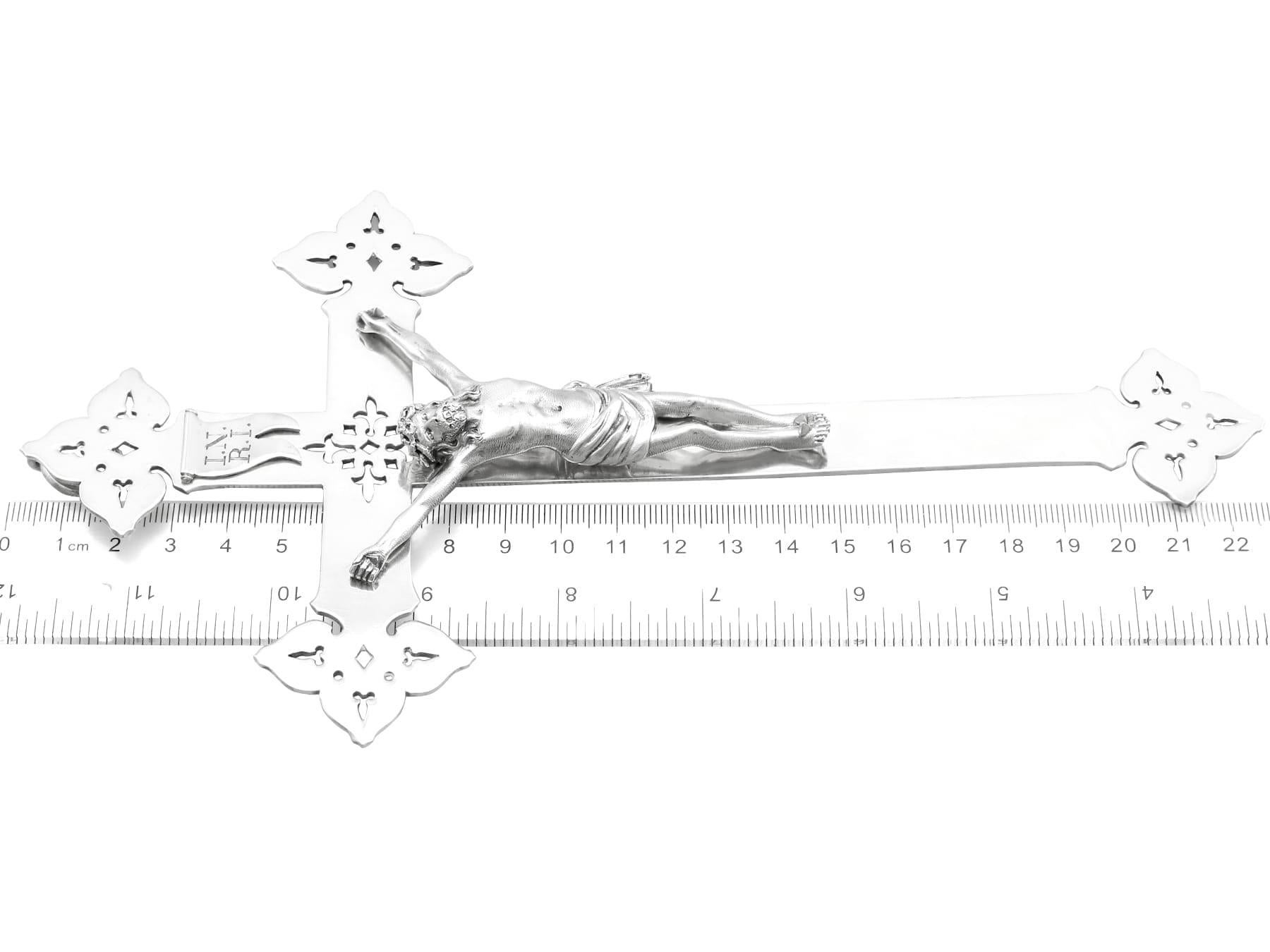 Antikes österreichisch-ungarisches Silberkreuzfix aus Silber, um 1890 im Angebot 10