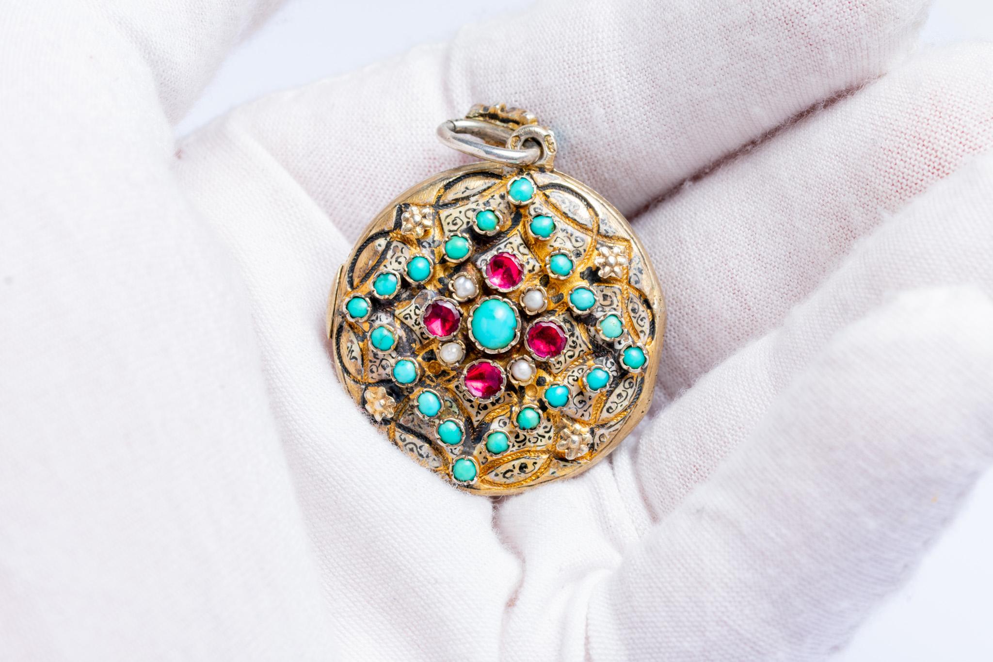 Austro Hungarian Turquoise Garnet and Pearl Locket Pendant en venta 5