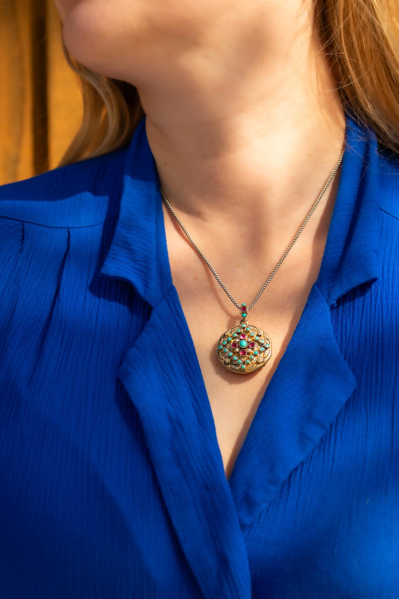 Austro Hungarian Turquoise Garnet and Pearl Locket Pendant en venta 6