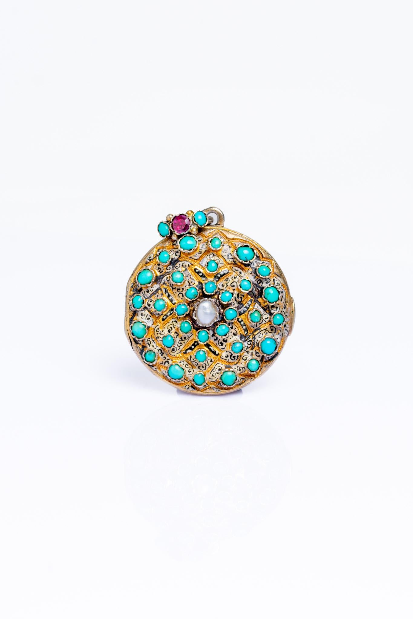 Austro Hungarian Turquoise Garnet and Pearl Locket Pendant en Bueno estado para la venta en Portland, England