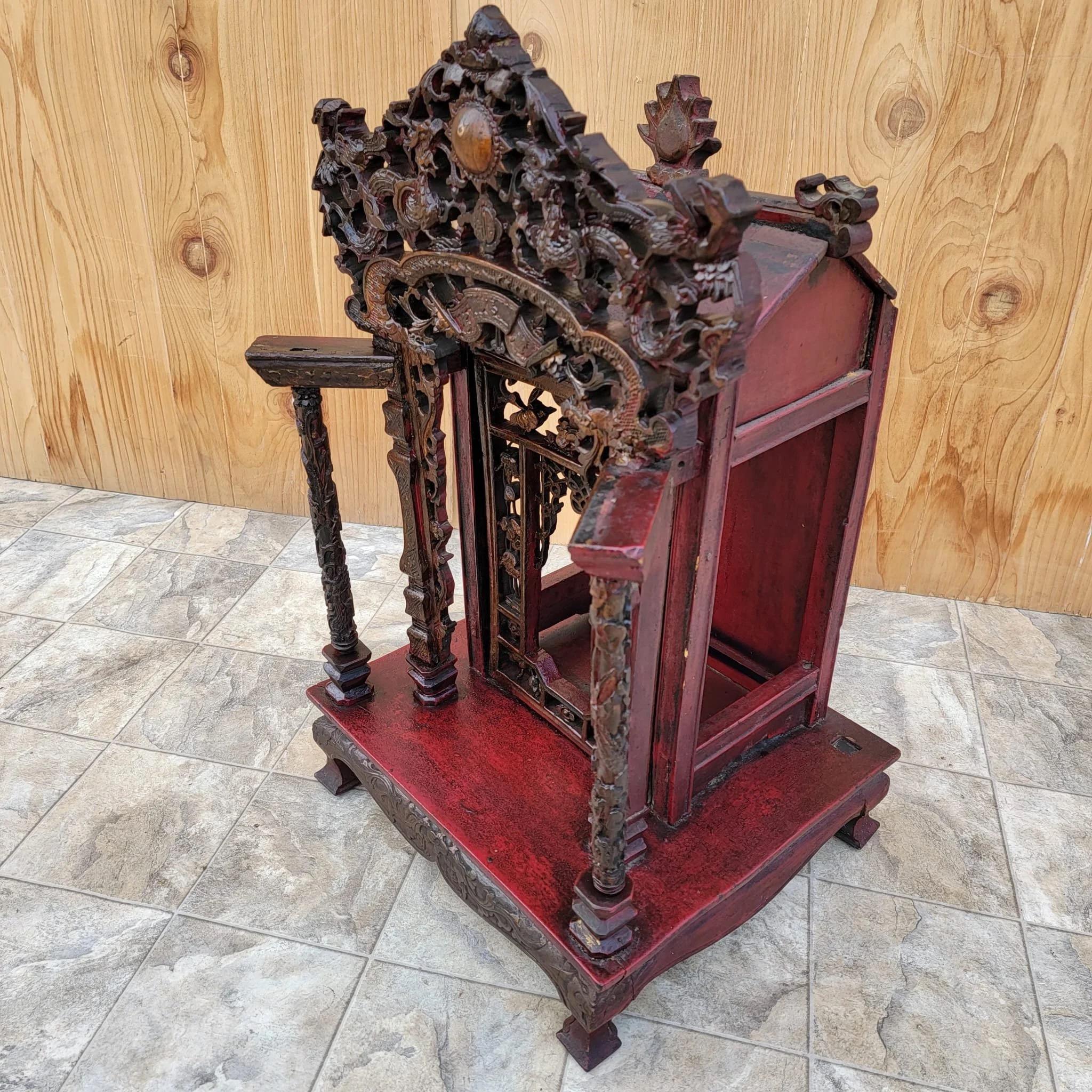 Cinese Antico autentico cinese intagliato ornato in legno altare santuario in vendita