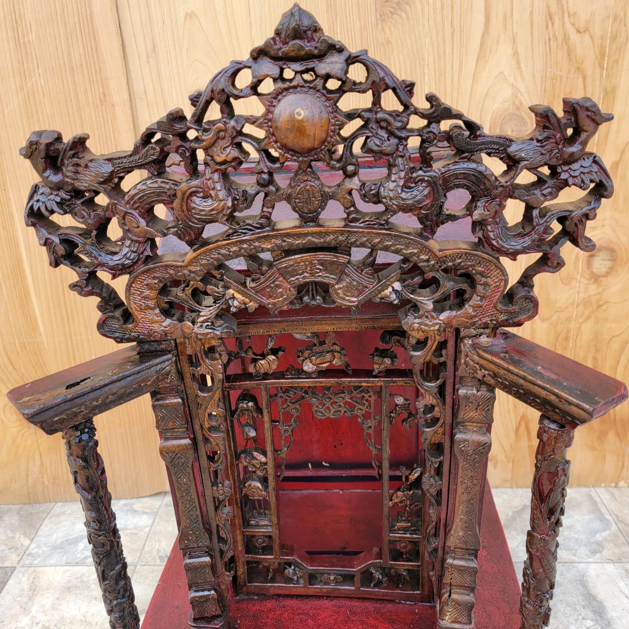 Legno Antico autentico cinese intagliato ornato in legno altare santuario in vendita