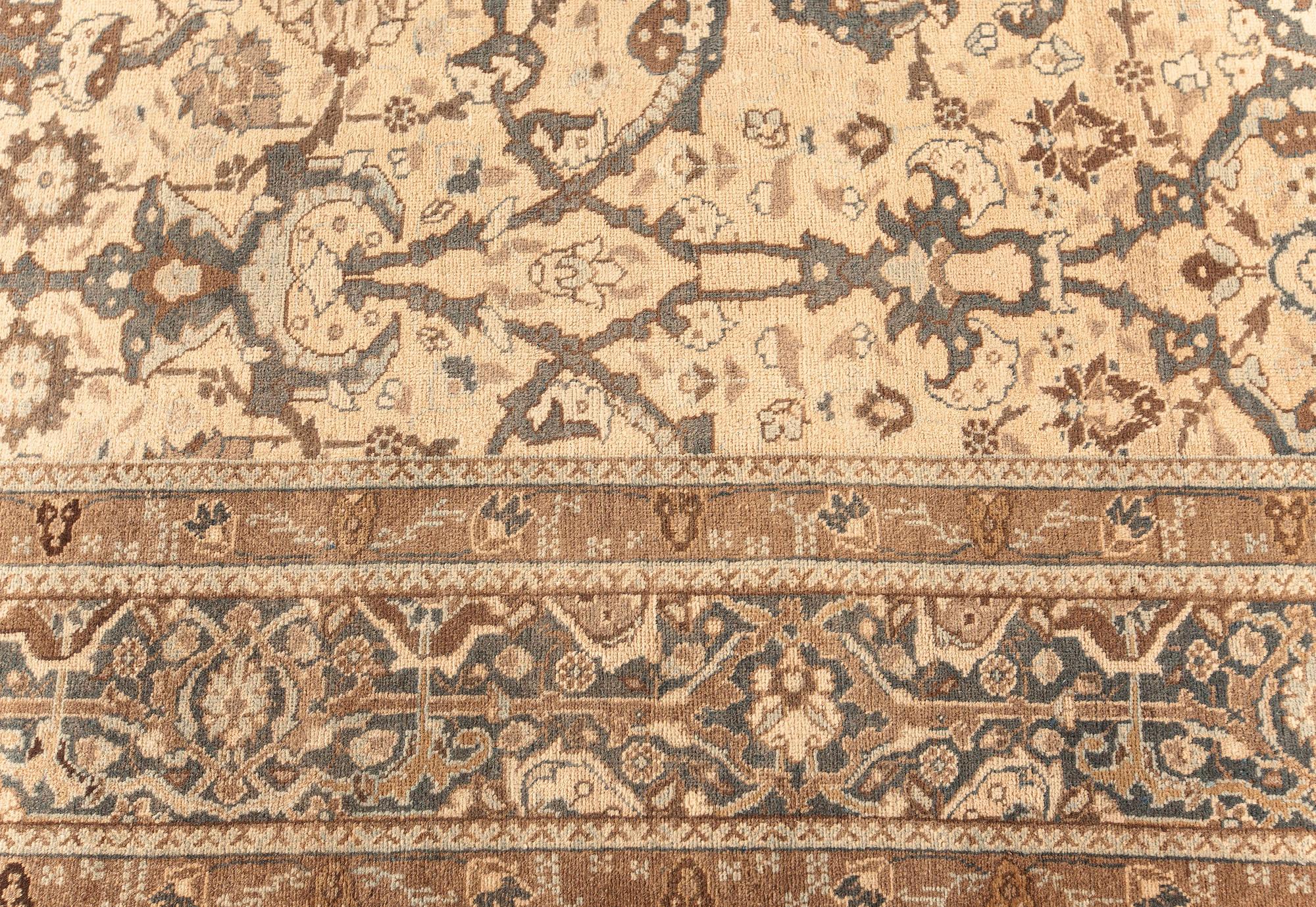Ancien tapis persan authentique de Tabriz Bon état - En vente à New York, NY