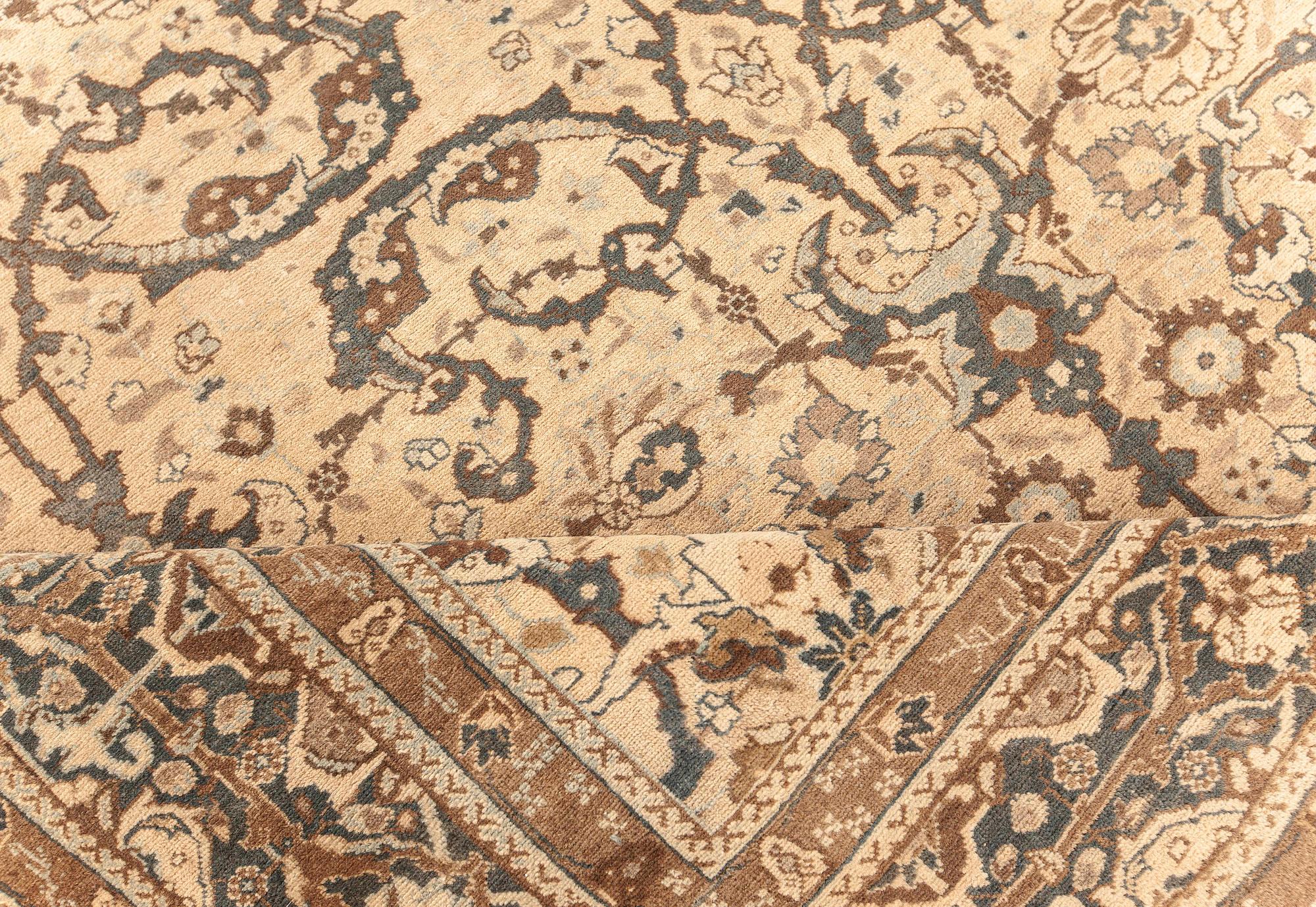 20ième siècle Ancien tapis persan authentique de Tabriz en vente
