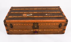 Antique Aux Etats Unis of Paris Steamer Trunk Luggage 20th Century