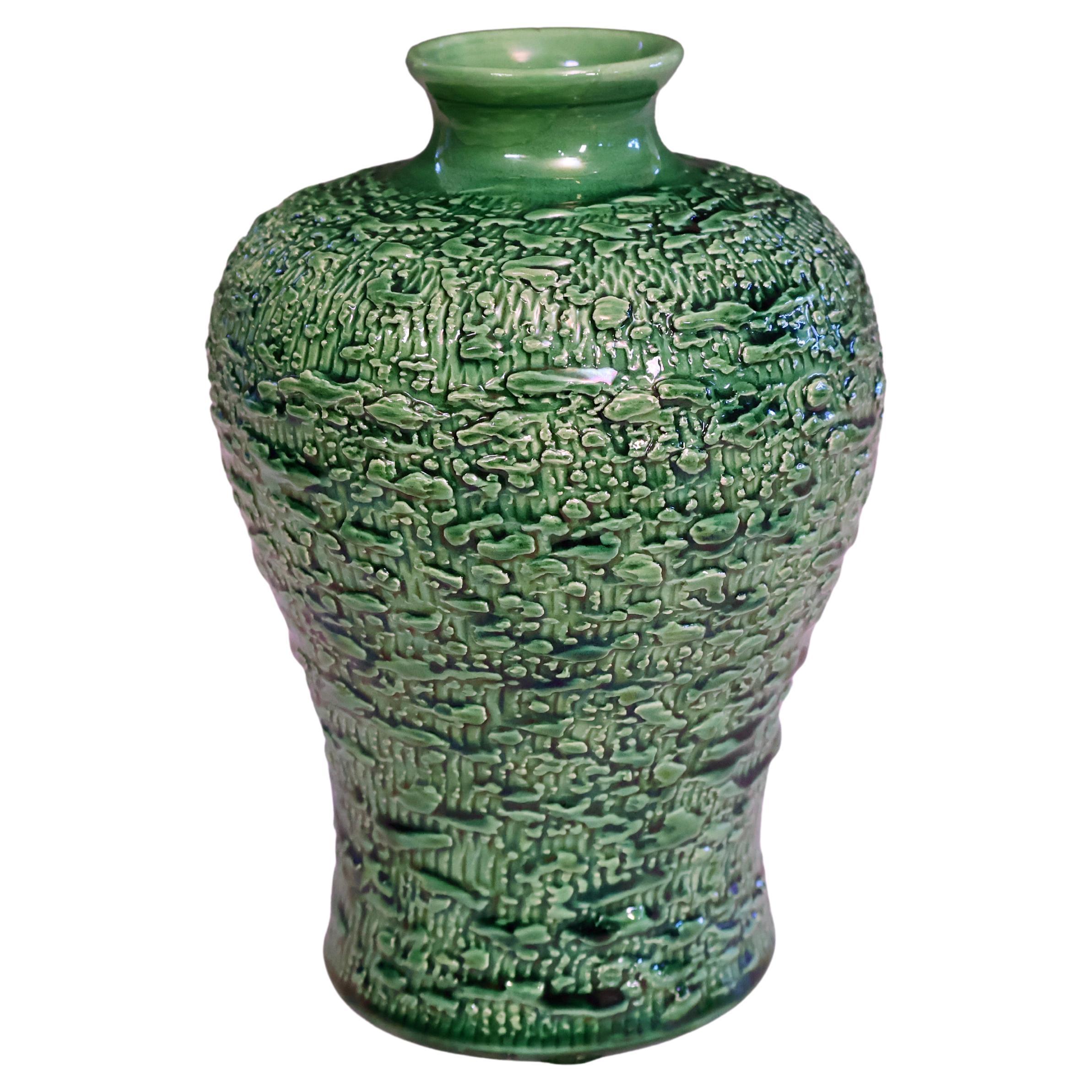 Antico vaso Forms and Surfaces di Awaji Pottery con superficie testurizzata in vendita