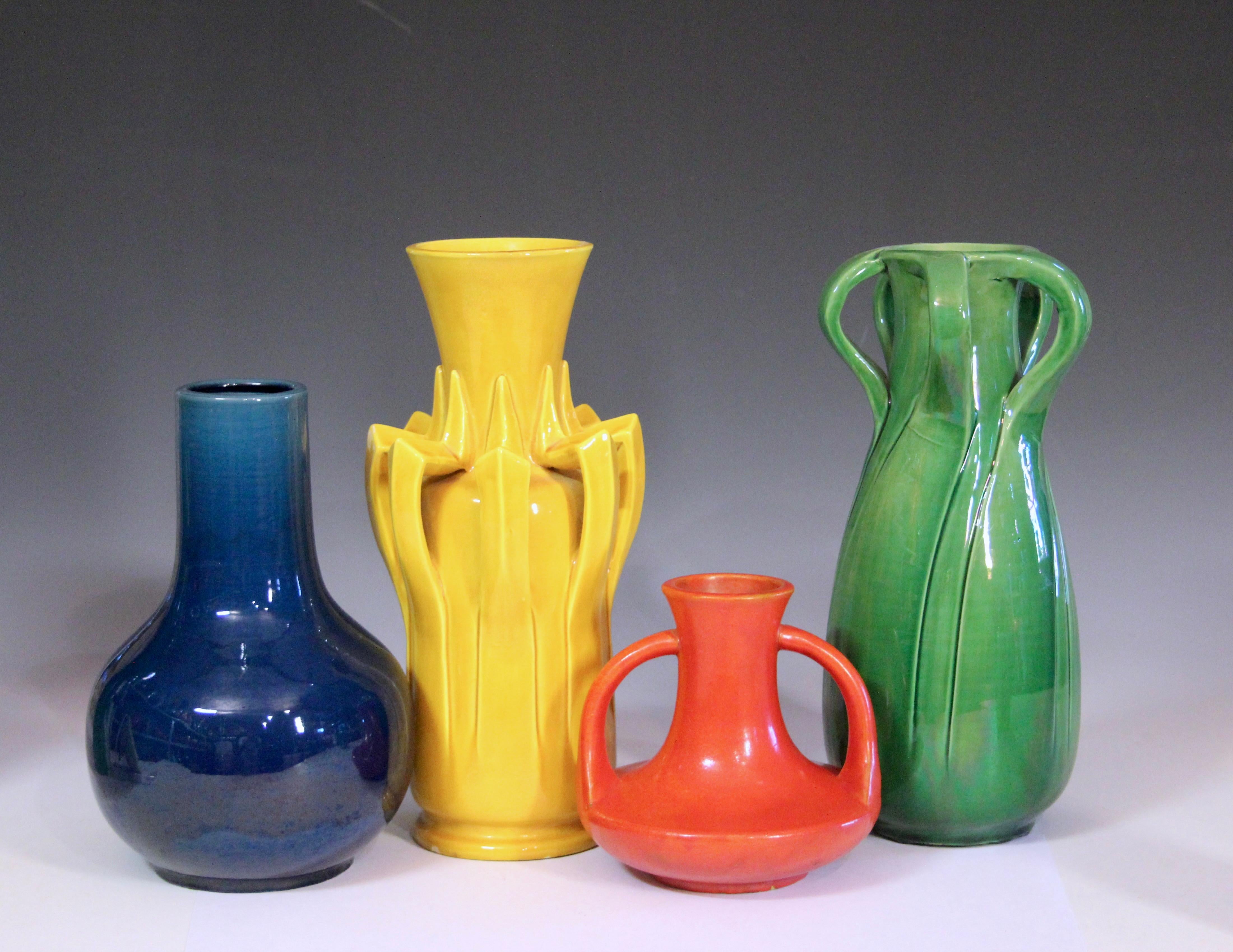 Antico vaso di Awaji Pottery Arts & Crafts con lame di foglie gialle, 12