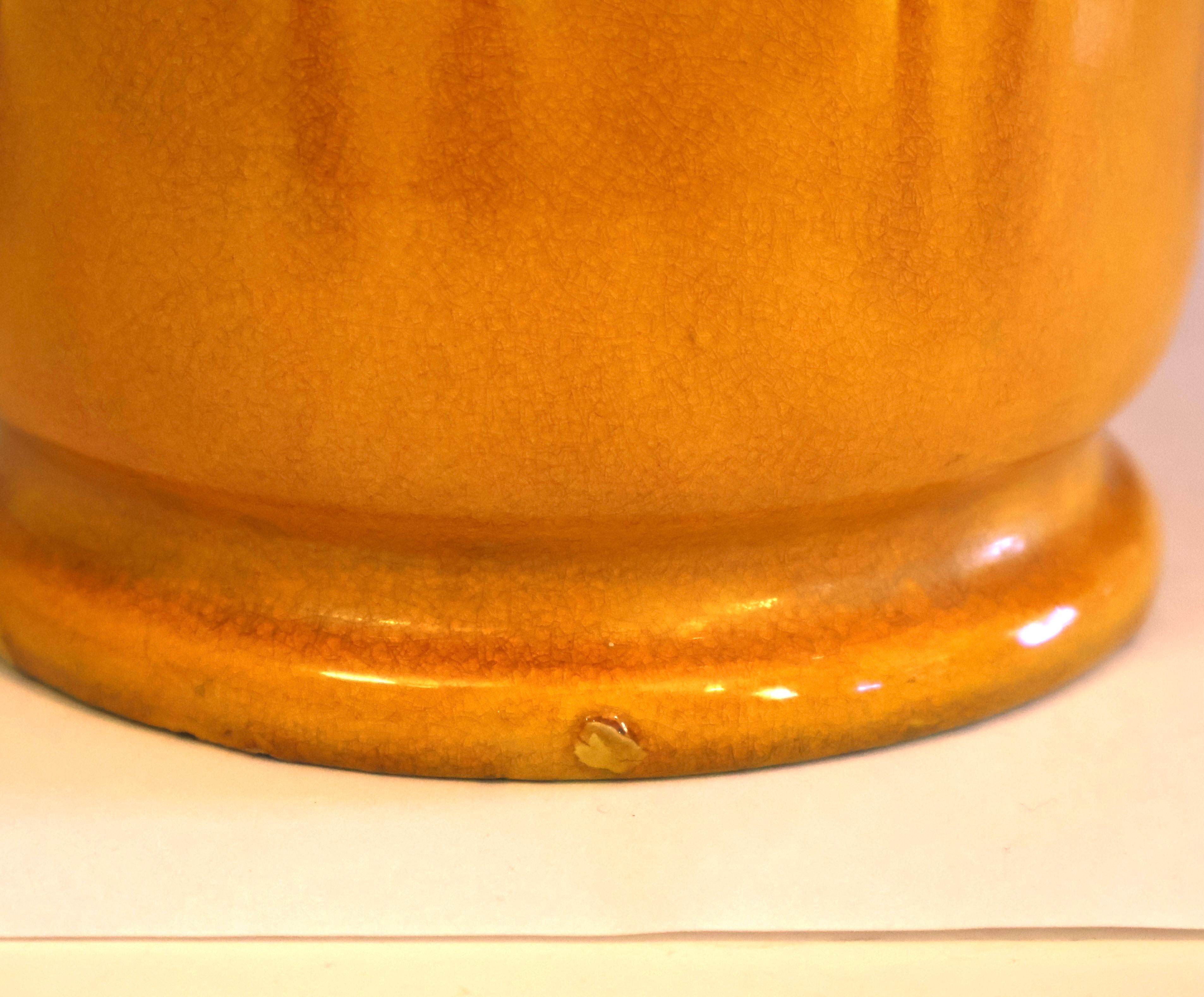 Inizio XX secolo Antico vaso di Awaji Pottery Arts & Crafts con lame di foglie gialle, 12