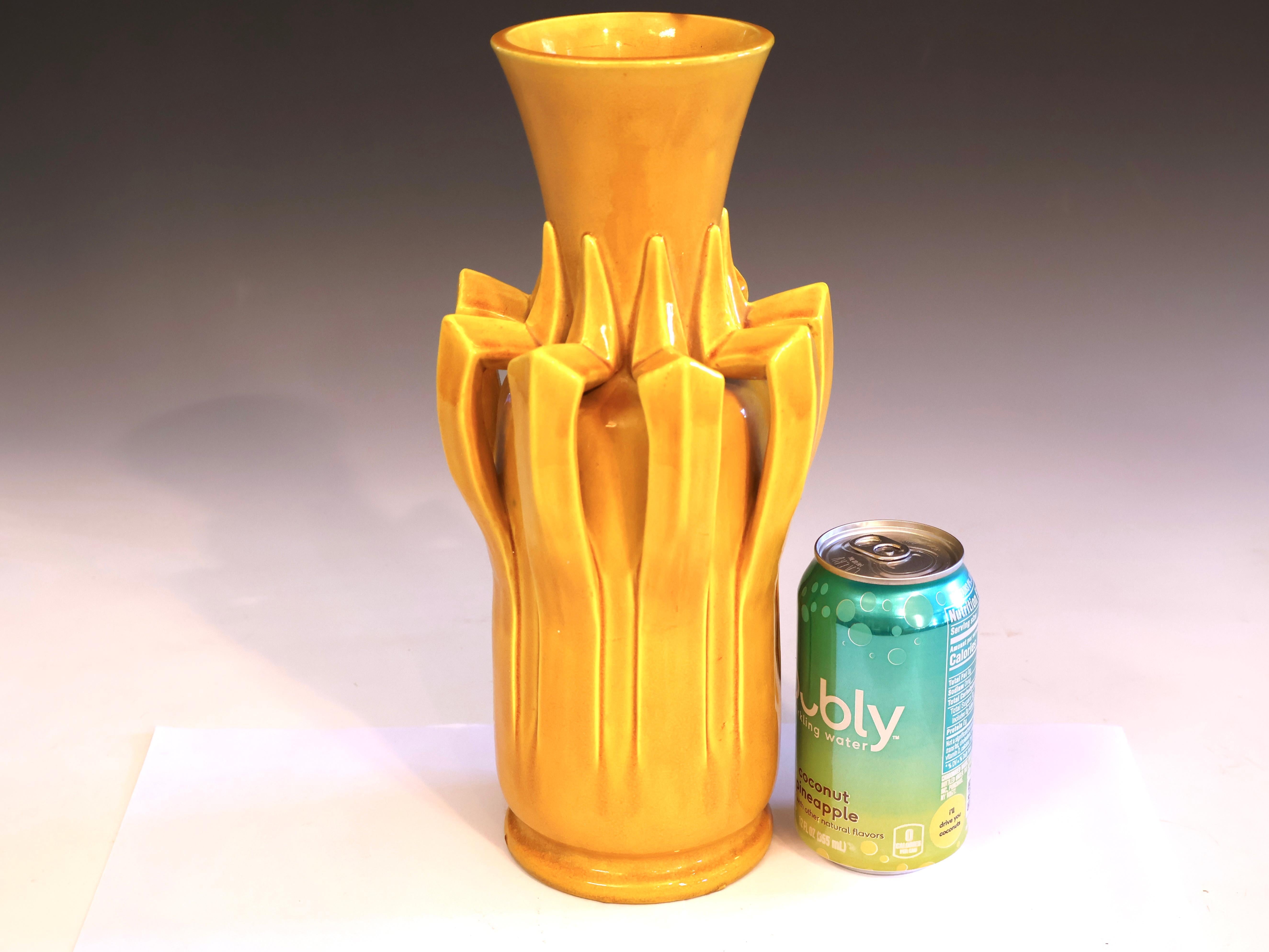 Antico vaso di Awaji Pottery Arts & Crafts con lame di foglie gialle, 12