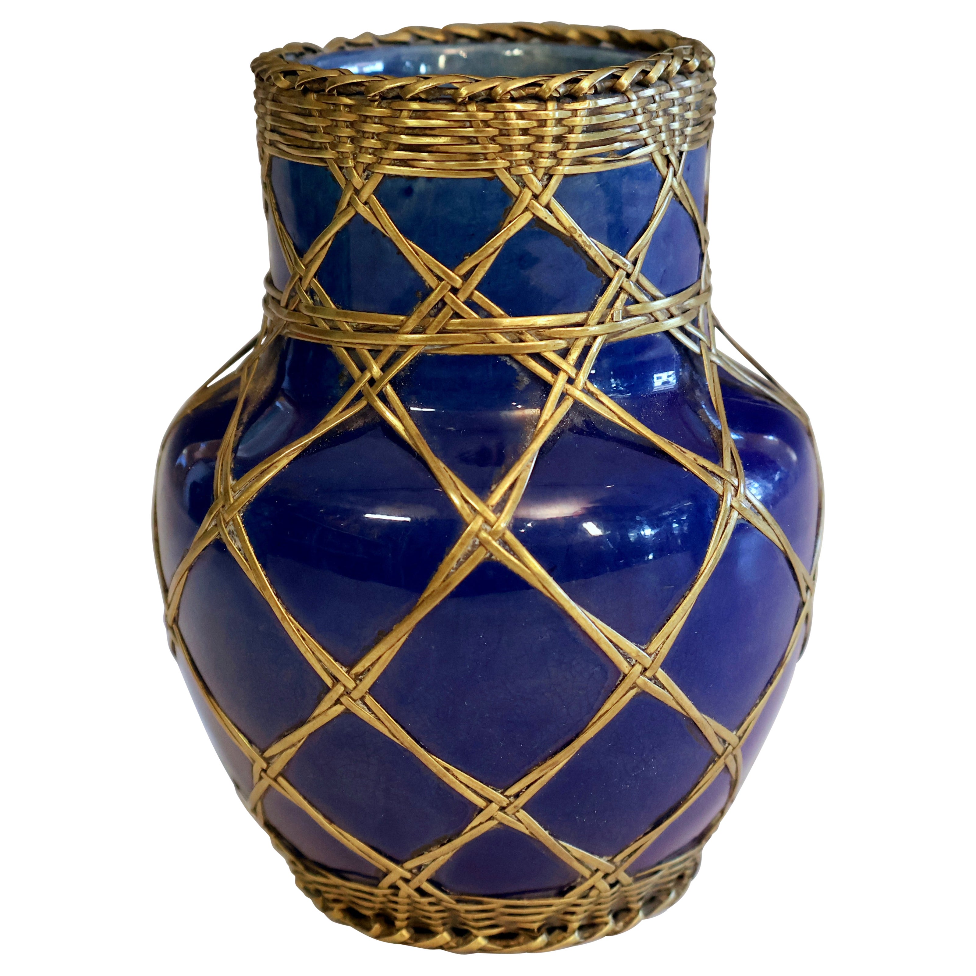 Antico vaso blu di Awaji Pottery con intreccio in ottone in vendita