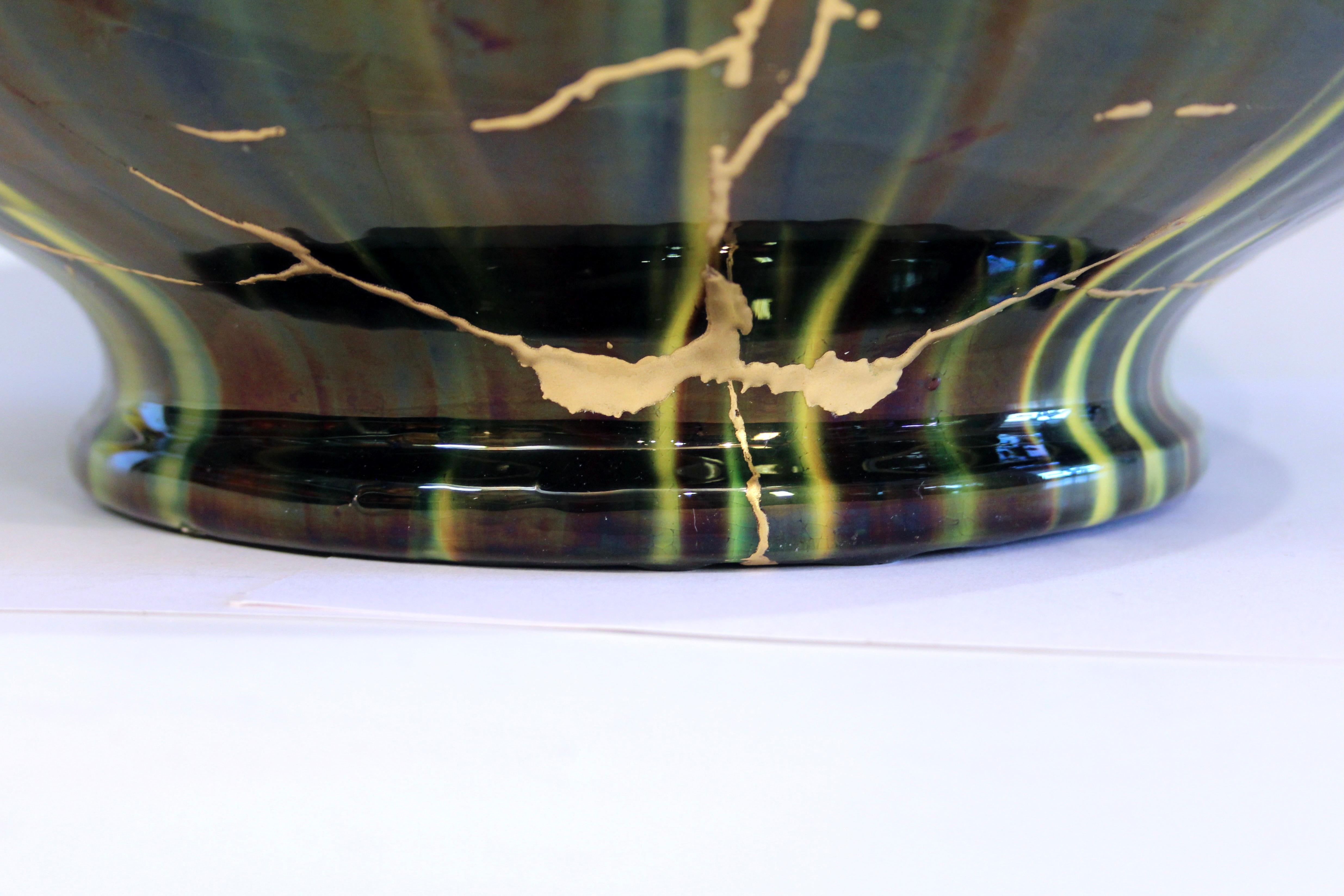 Antico vaso a drago grande in ceramica Awaji Pottery con decorazioni in oro Kintsugi in vendita 2