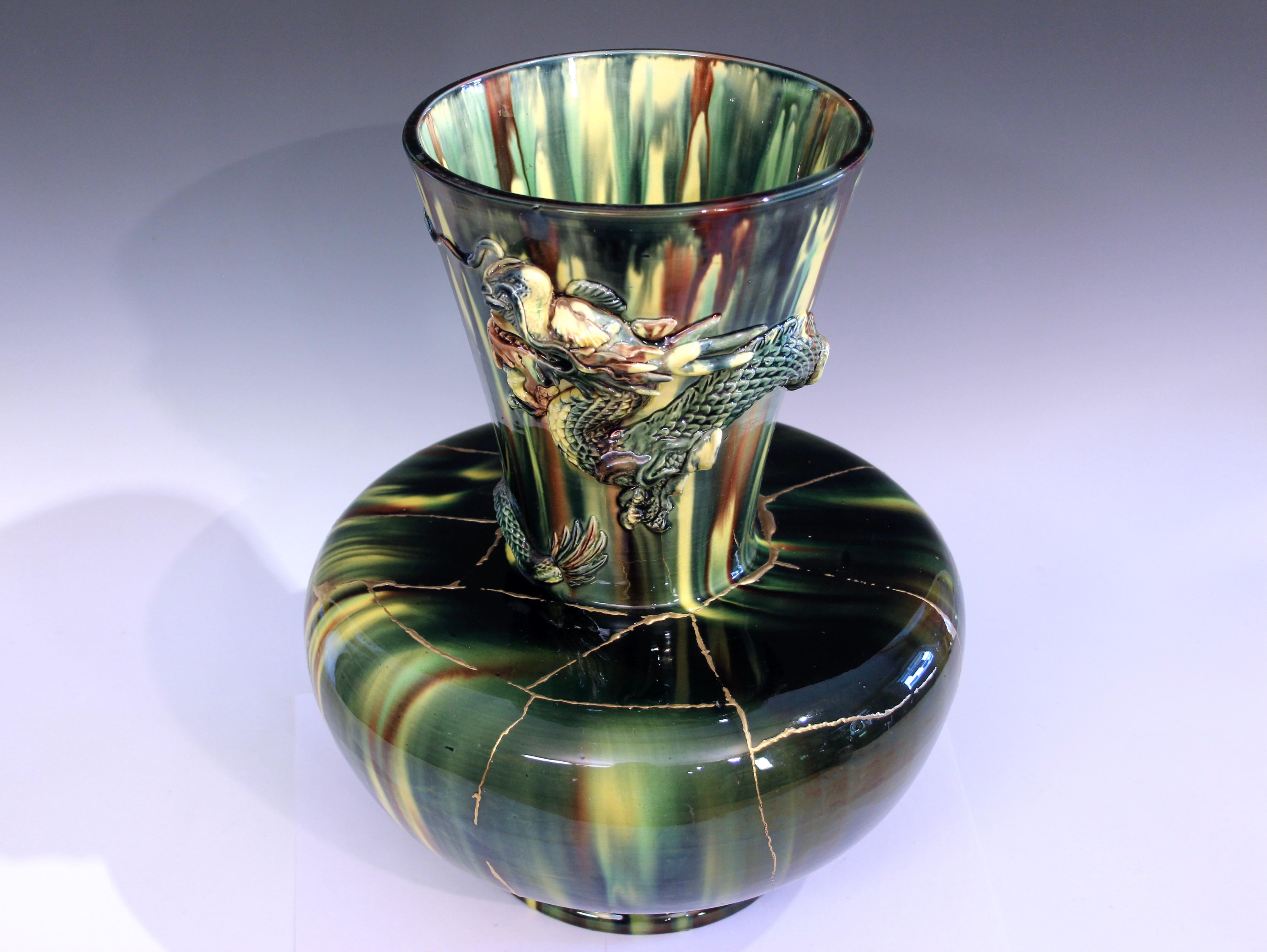 Antico vaso a drago grande in ceramica Awaji Pottery con decorazioni in oro Kintsugi in vendita 3