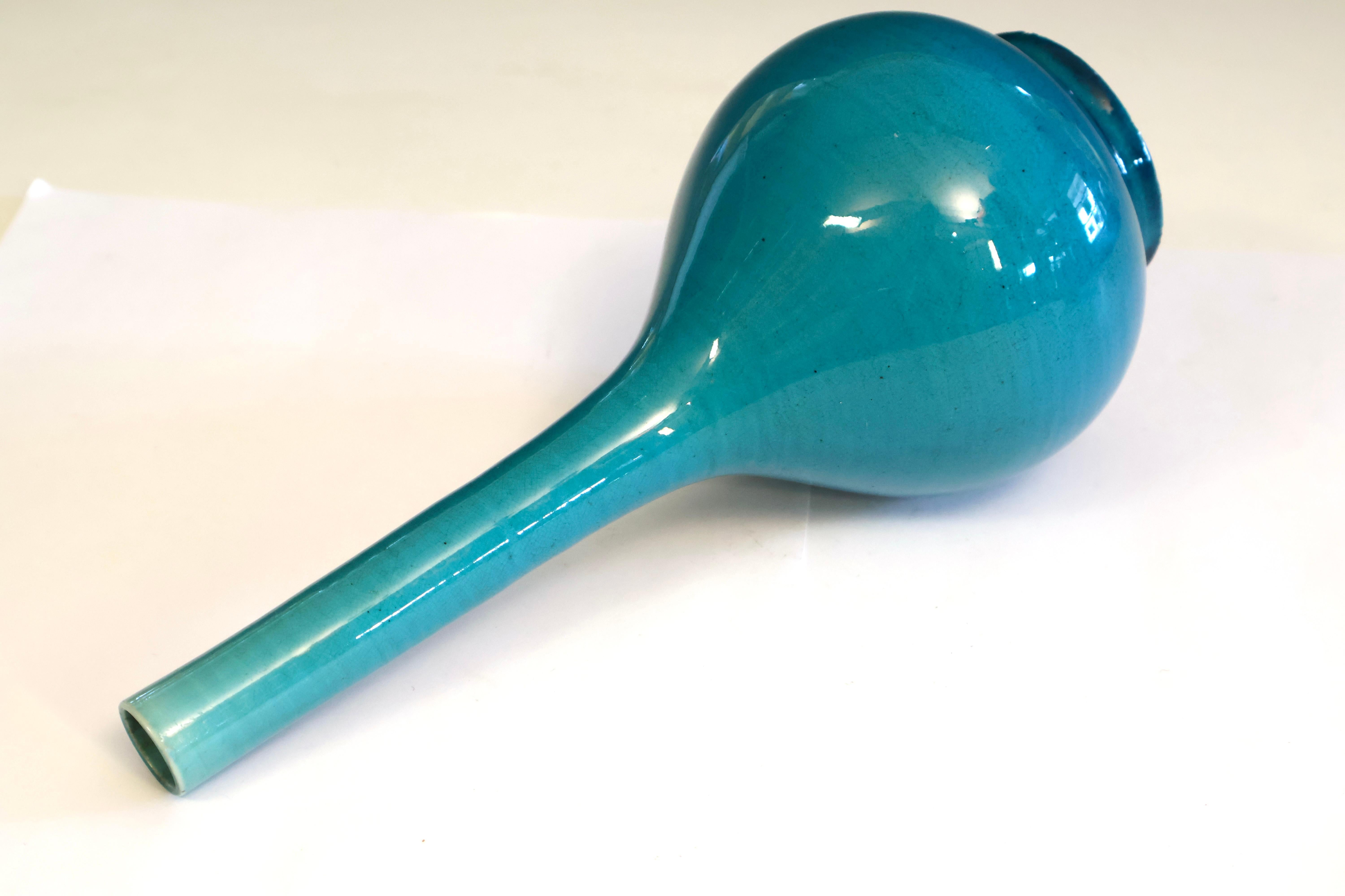 Jarrón antiguo de cerámica Awaji con esmalte craquelado turquesa y cuello largo en punta Art Nouveau en venta
