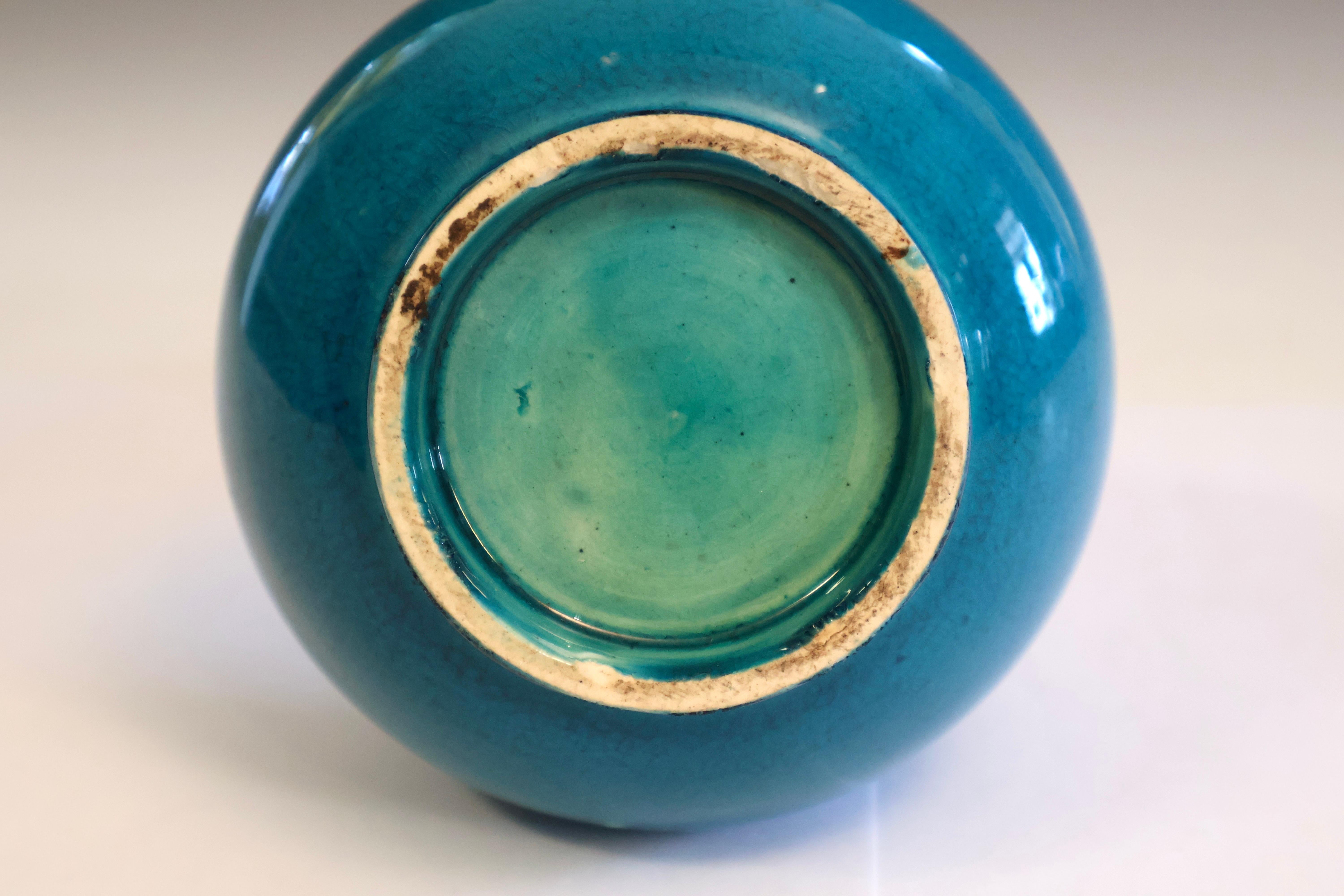 Jarrón antiguo de cerámica Awaji con esmalte craquelado turquesa y cuello largo en punta Transformado en venta