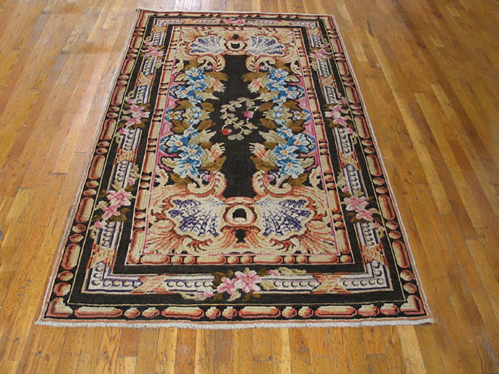 Antique Axminster rug. Size: 4'0