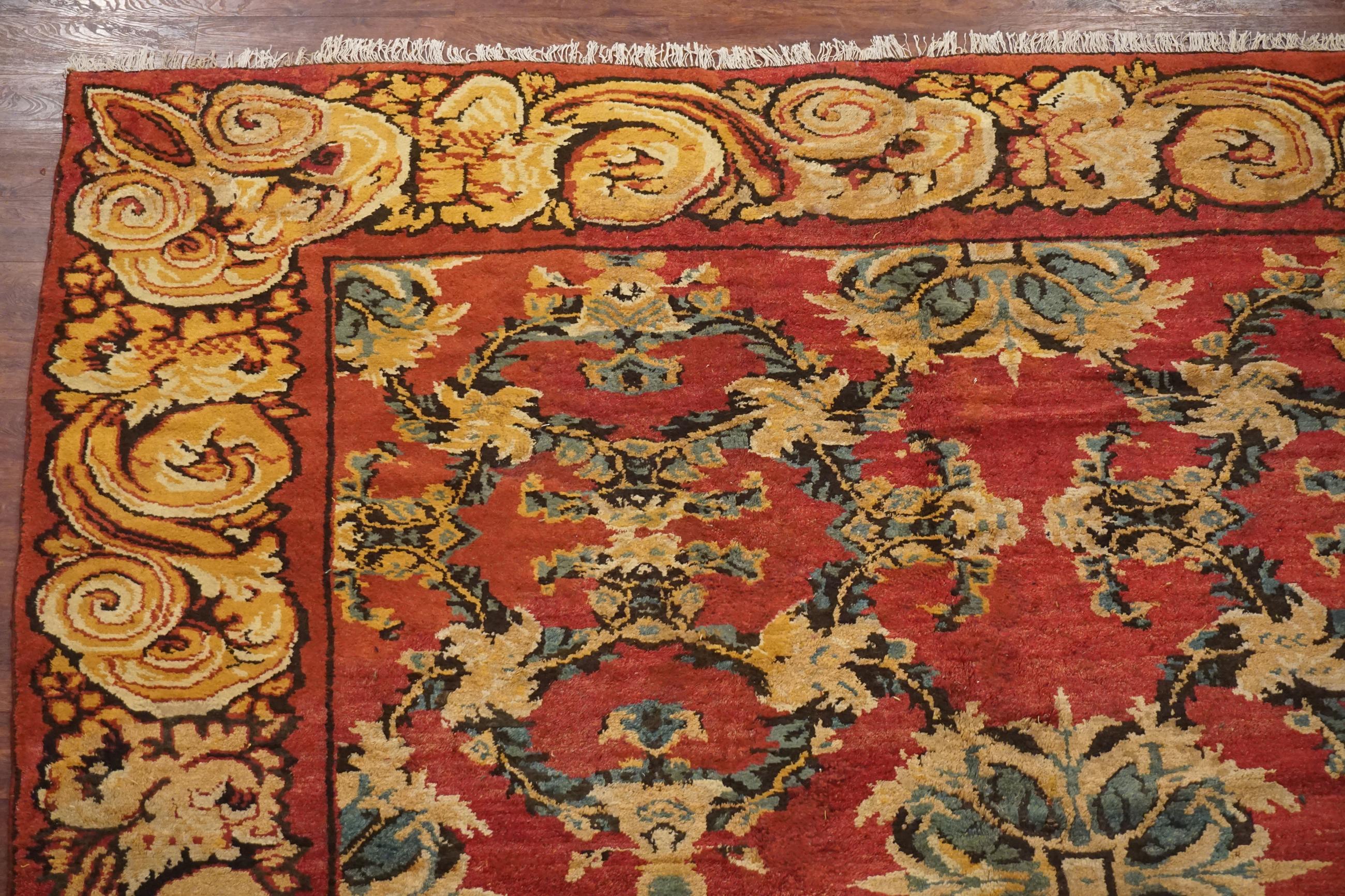 Noué à la main Ancien tapis d'Axminster Savonnerie, vers 1900 en vente