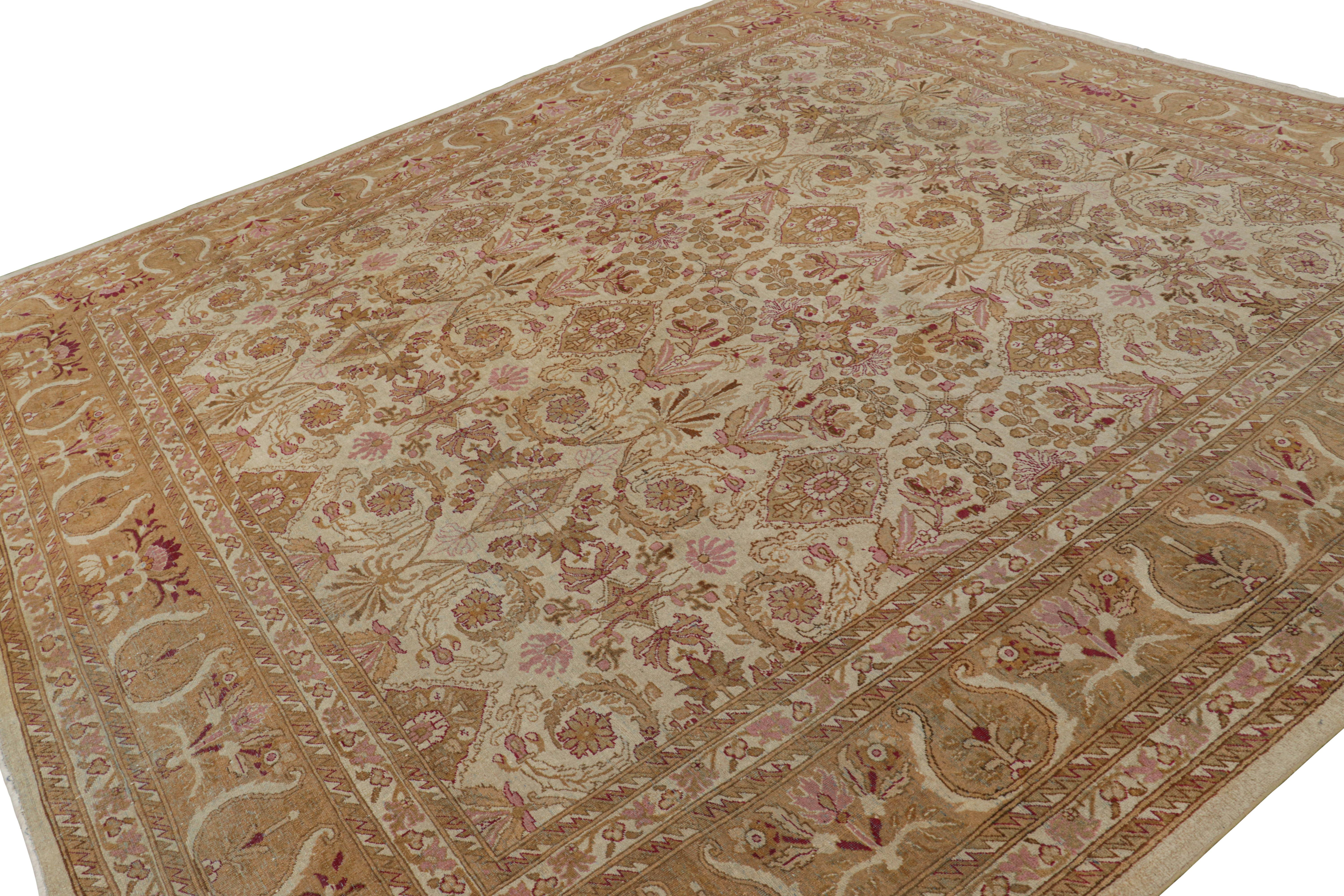 Alfombra antigua Amritsar con diseño estilo Axminster y motivos florales - Rug & Kilim Anudado a mano en venta