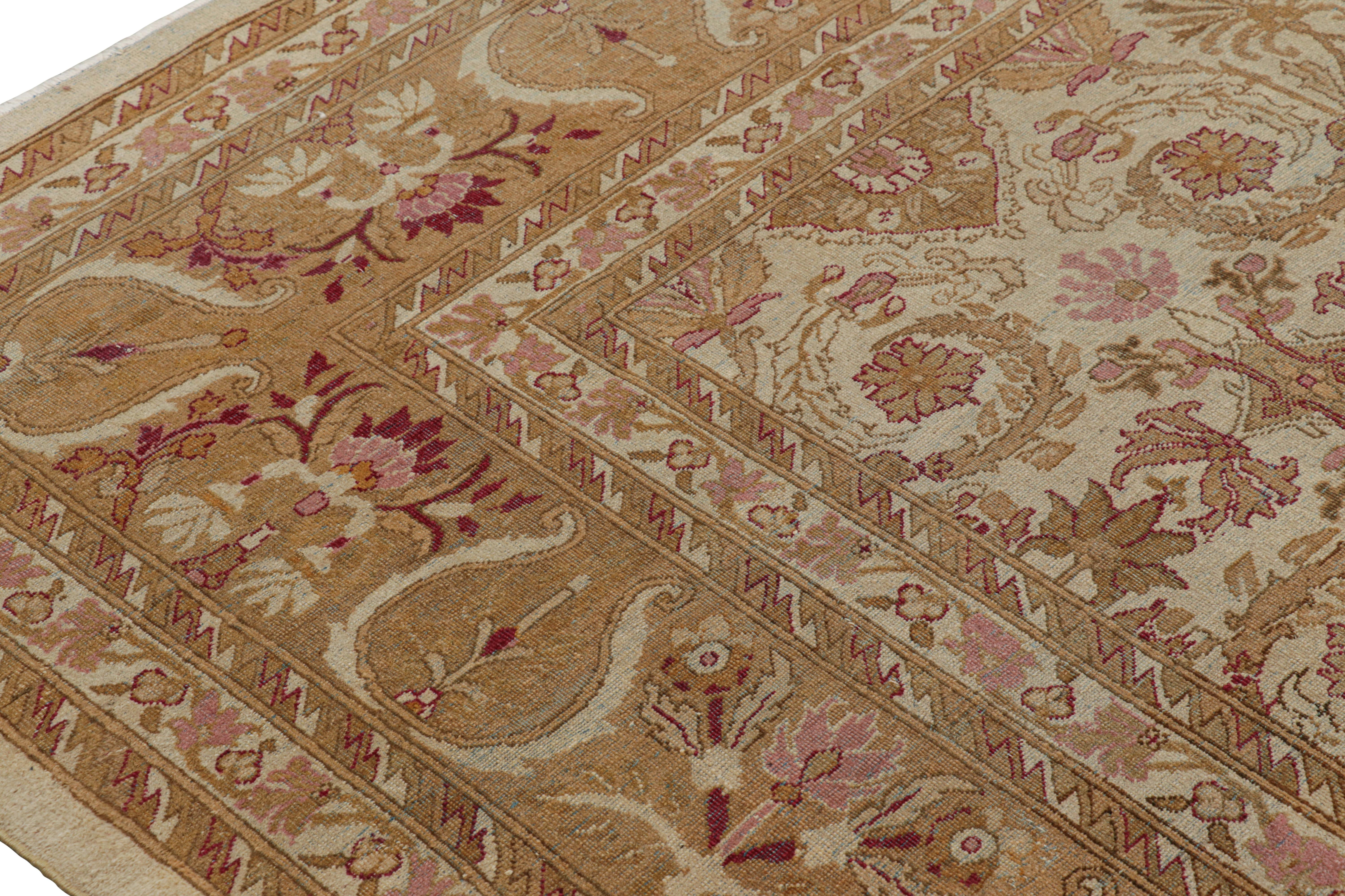 Alfombra antigua Amritsar con diseño estilo Axminster y motivos florales - Rug & Kilim principios del siglo XX en venta