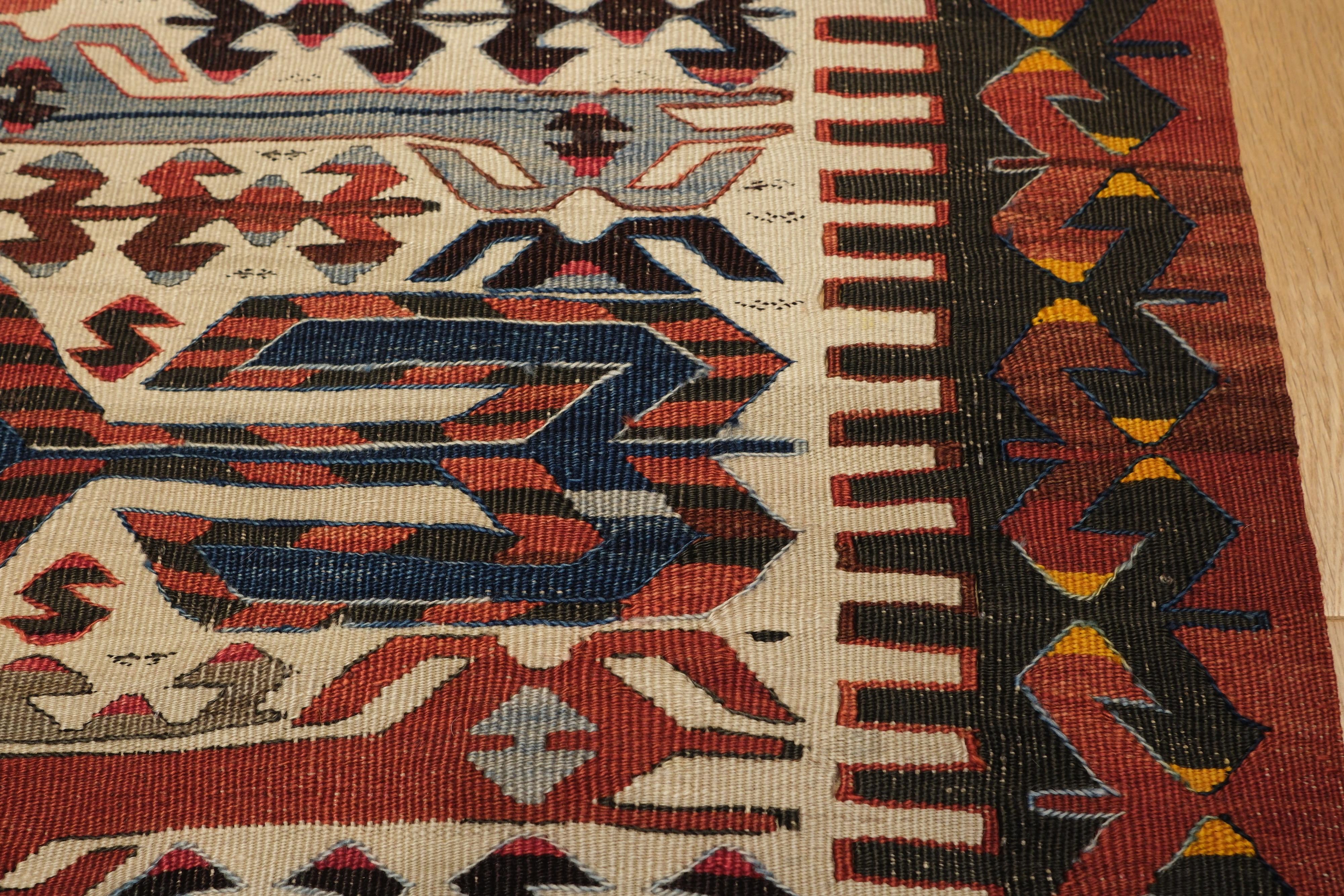 Antiker Aydin Cine Kilim Teppich Wolle Old Vintage Western Anatolian Turkish Carpet (Handgewebt) im Angebot