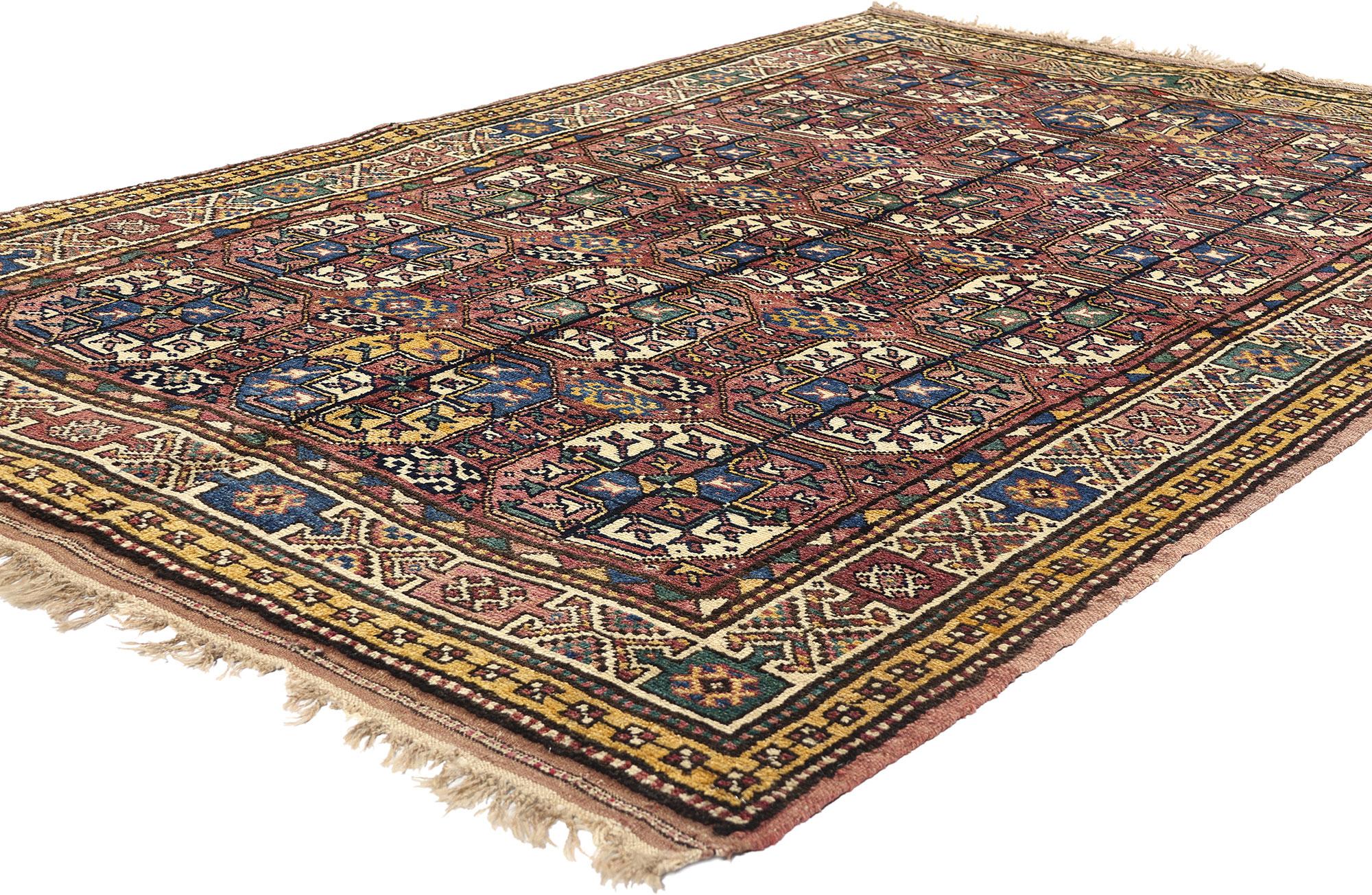 60892 Antique Plum Caucasian Tekke Azerbaijan Rug, 05'01 x 08'01. Les tapis du Caucase et de l'Azerbaïdjan à motifs de pieds d'éléphants Tekke se distinguent par leurs motifs complexes et leur riche héritage culturel. Ces tapis noués à la main dans