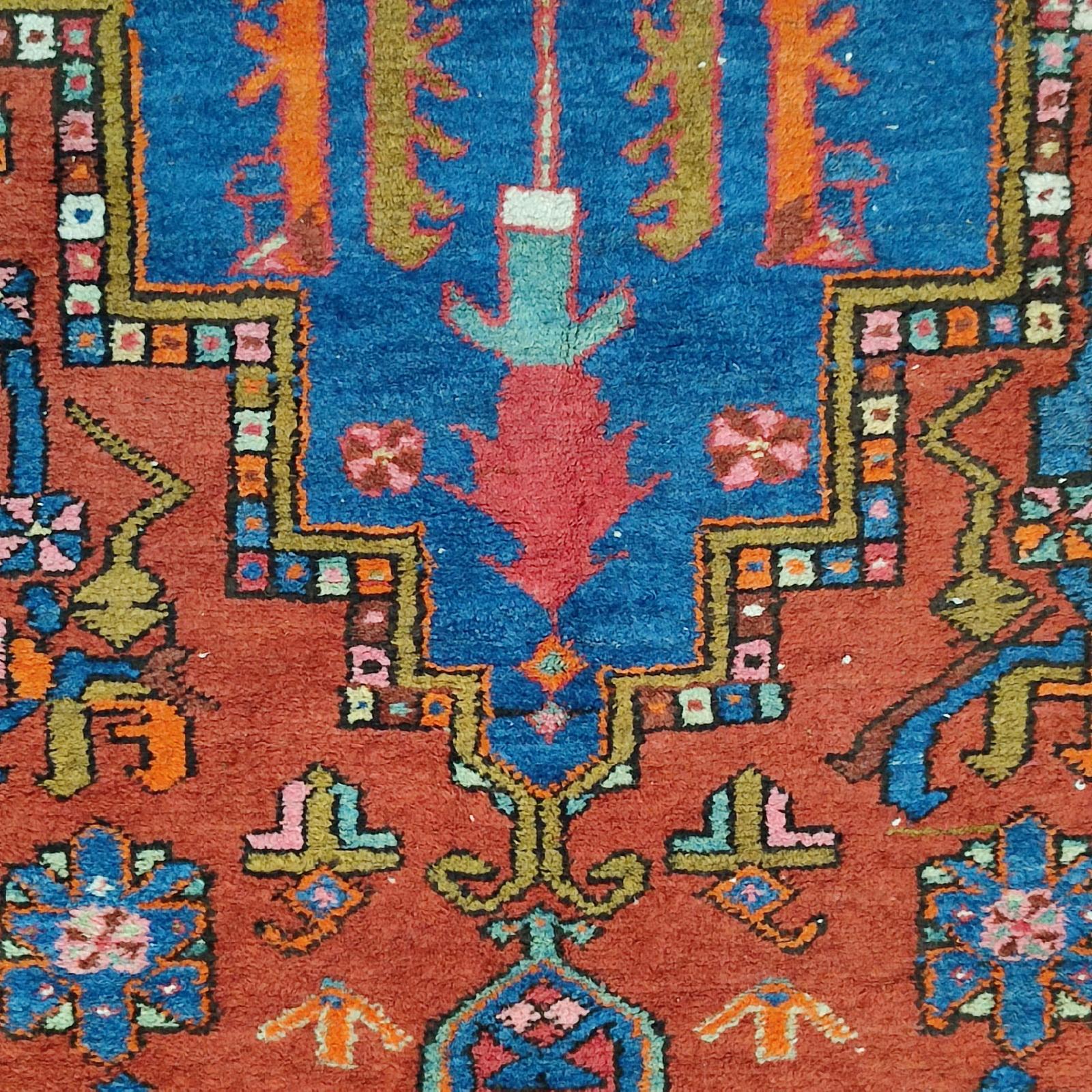Tapis de couloir azerbaïdjan ancien avec 3 médaillons géométriques en vente 4