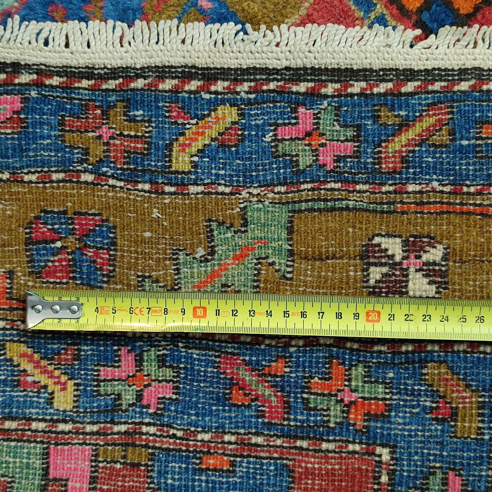 Tapis de couloir azerbaïdjan ancien avec 3 médaillons géométriques en vente 7