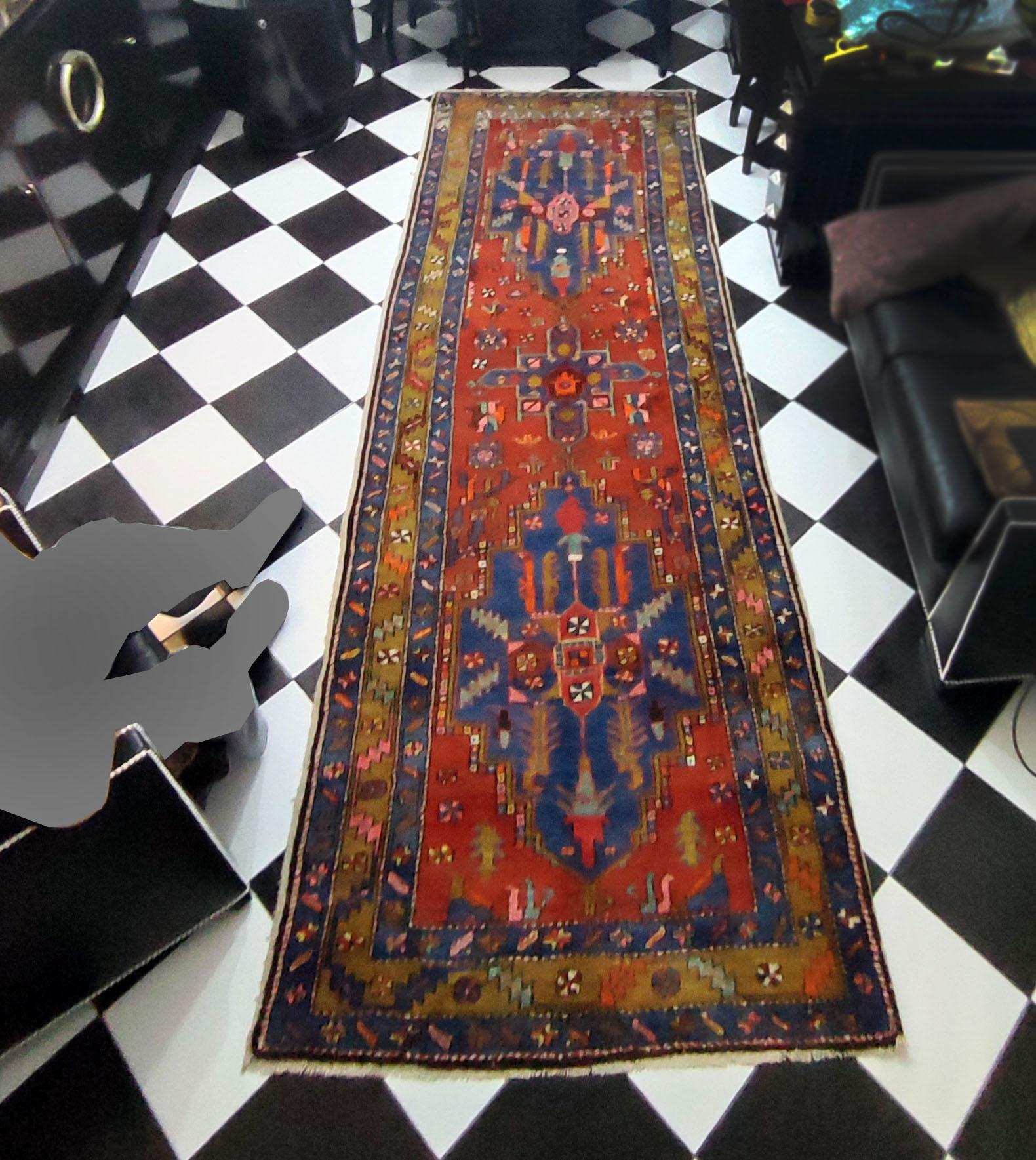 Azerbaïdjanais Tapis de couloir azerbaïdjan ancien avec 3 médaillons géométriques en vente