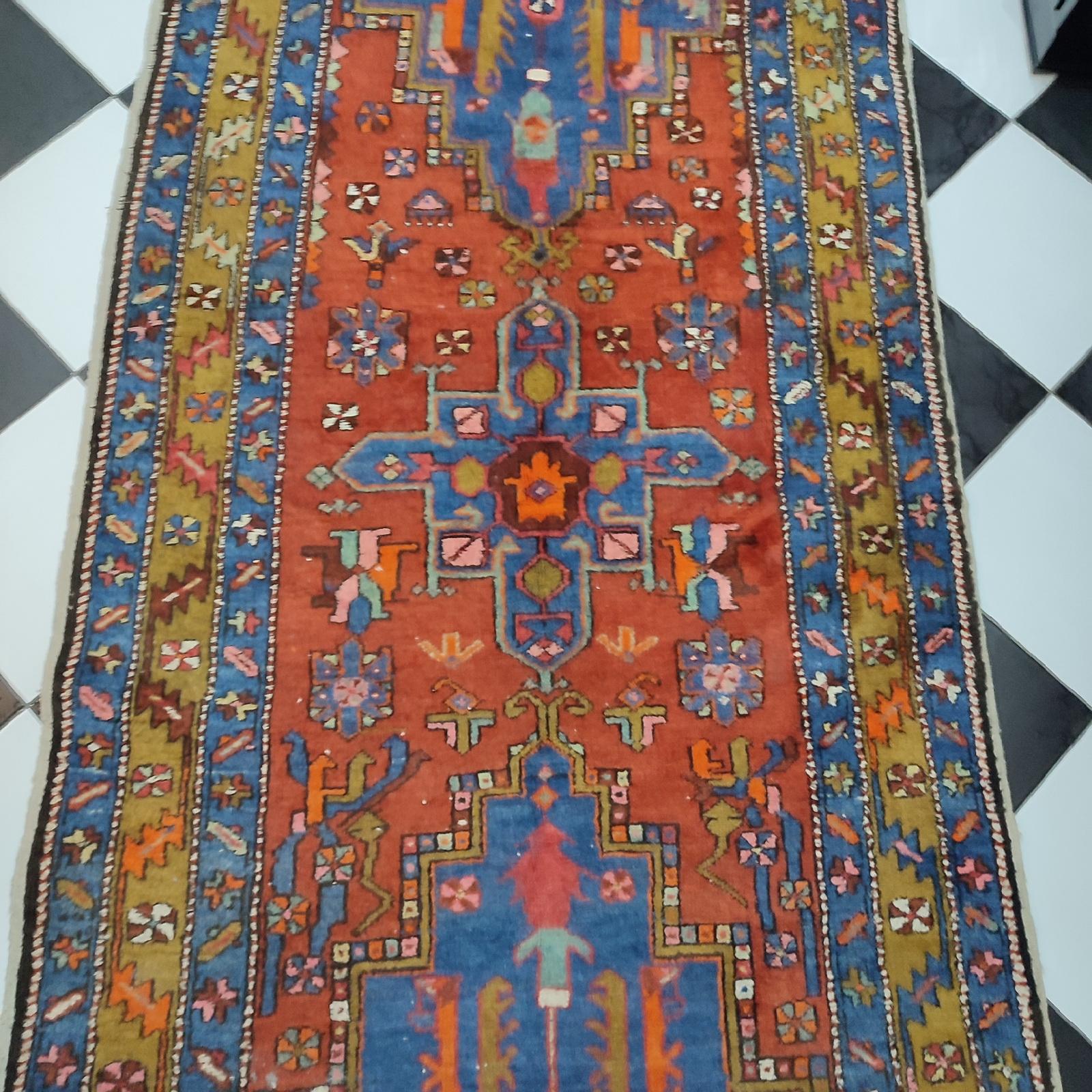 Antique Azerbaijan Runner Rug with 3 Geometric Medallions In Good Condition For Sale In Bochum, NRW