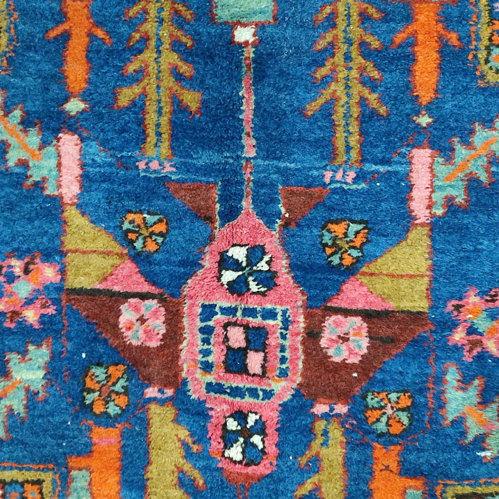 Laine Tapis de couloir azerbaïdjan ancien avec 3 médaillons géométriques en vente