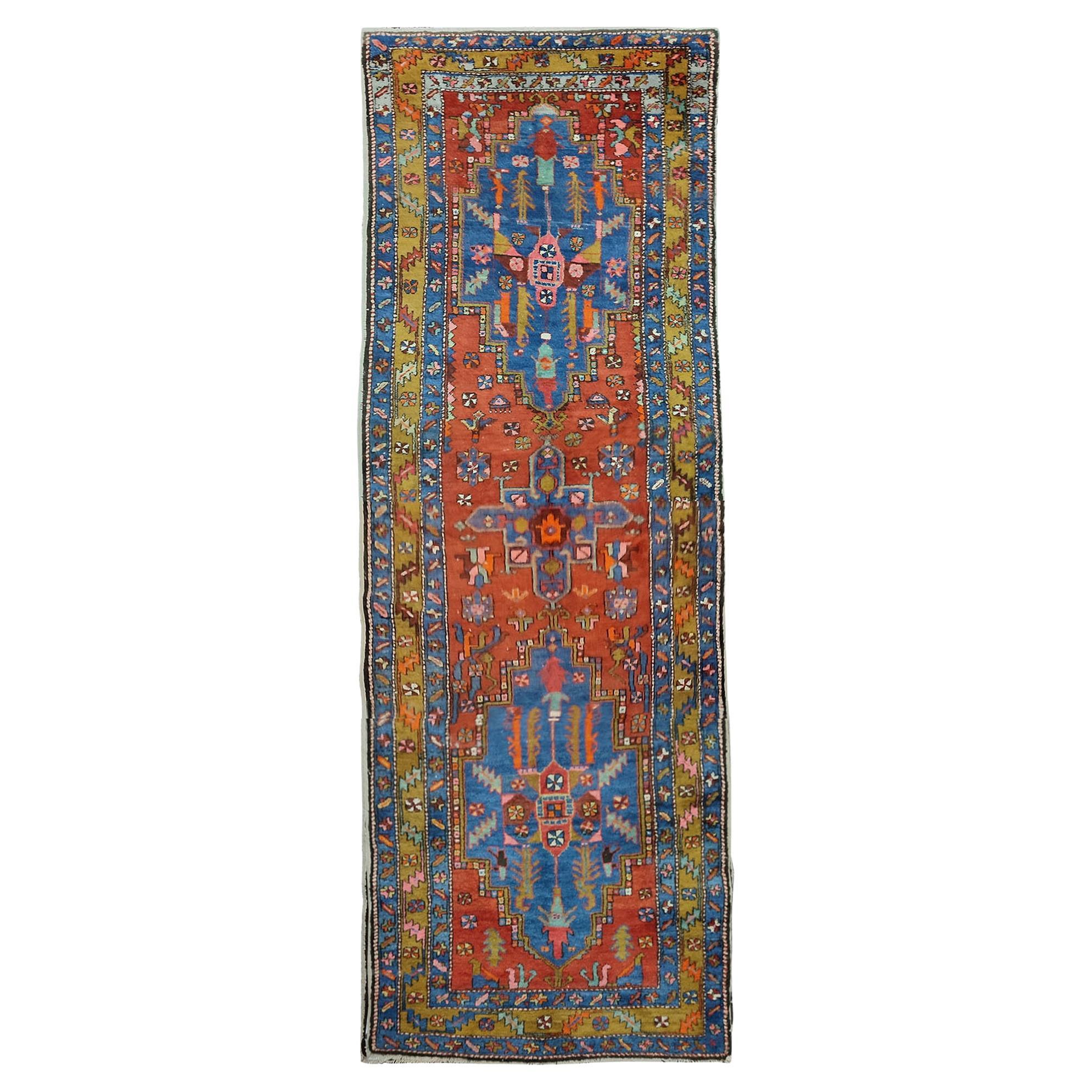 Tapis de couloir azerbaïdjan ancien avec 3 médaillons géométriques en vente