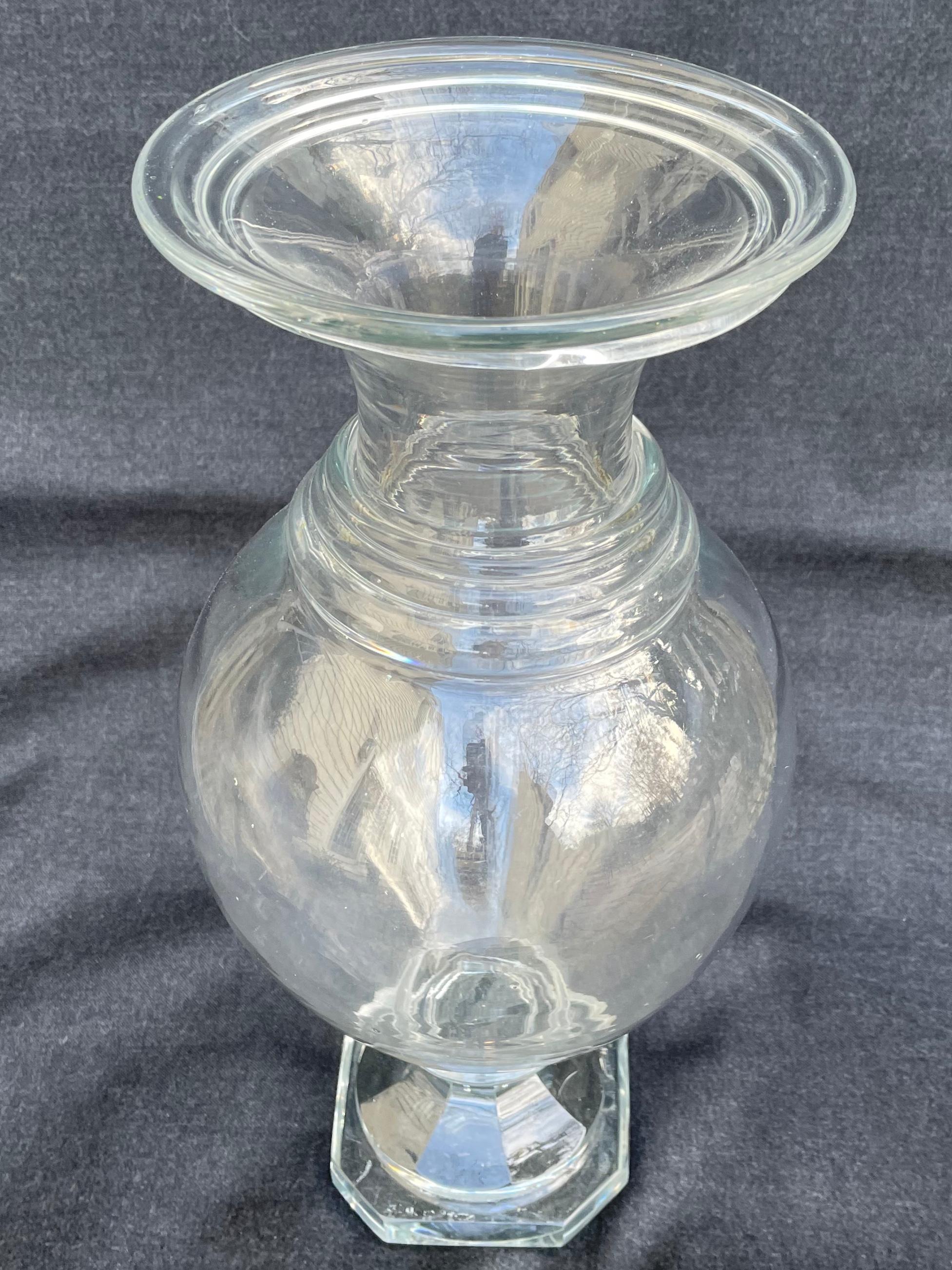 Fait main Vase ancien en cristal Bacarat en vente