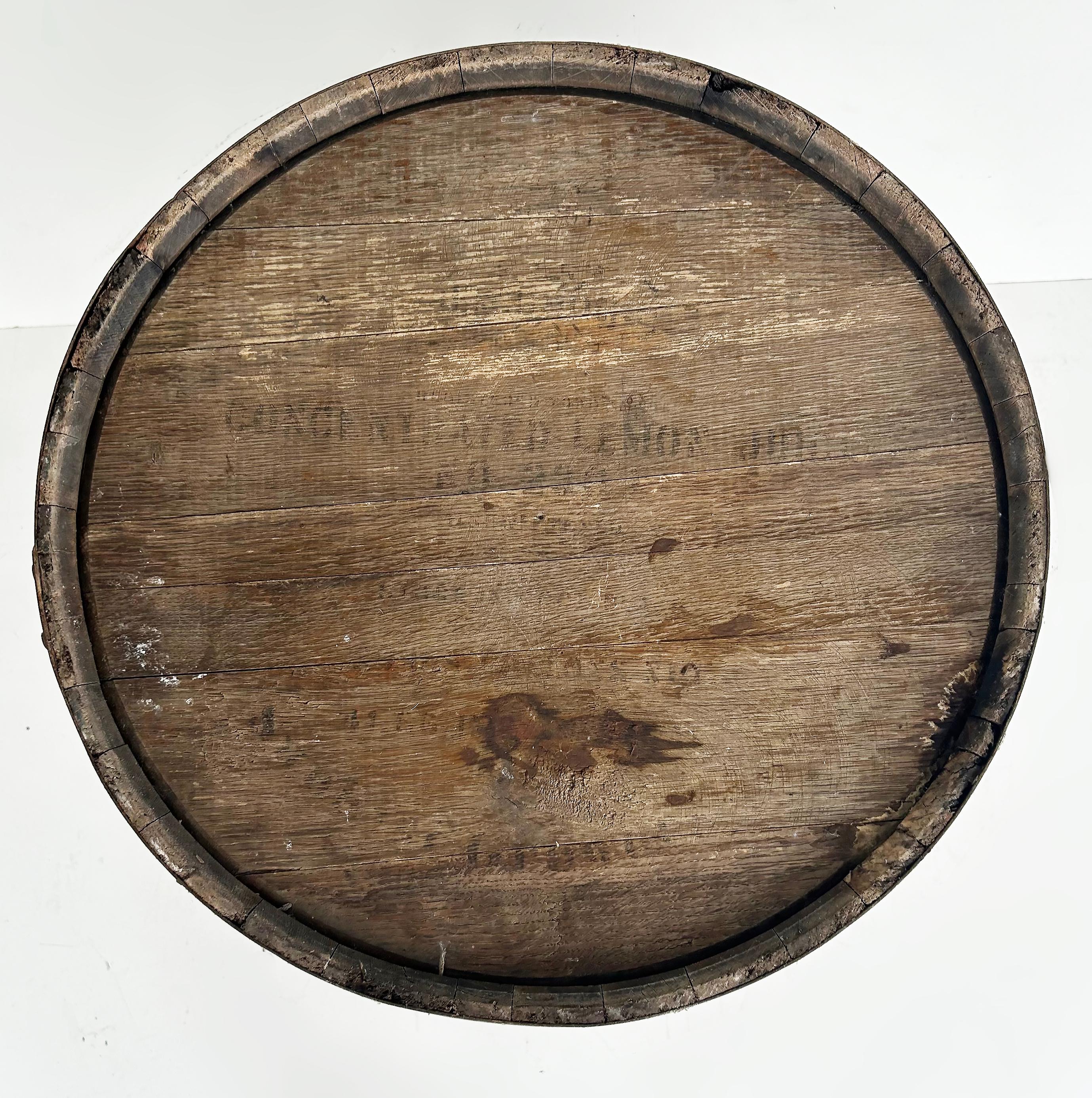 Barril de Ron Bacardi Antiguo de Madera y Hierro, Acento de Bar con Logo de Murciélago 4