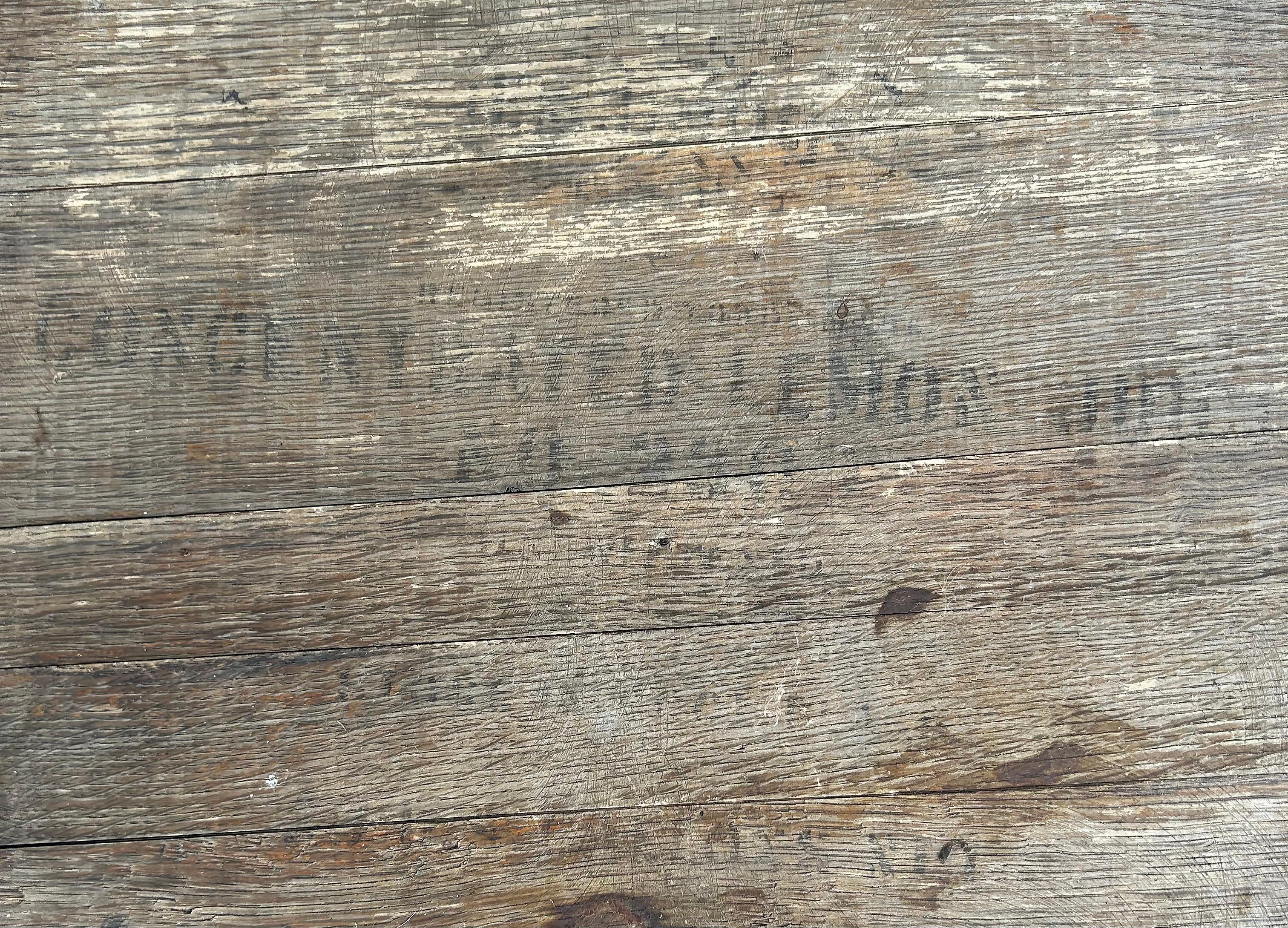 Barril de Ron Bacardi Antiguo de Madera y Hierro, Acento de Bar con Logo de Murciélago 5