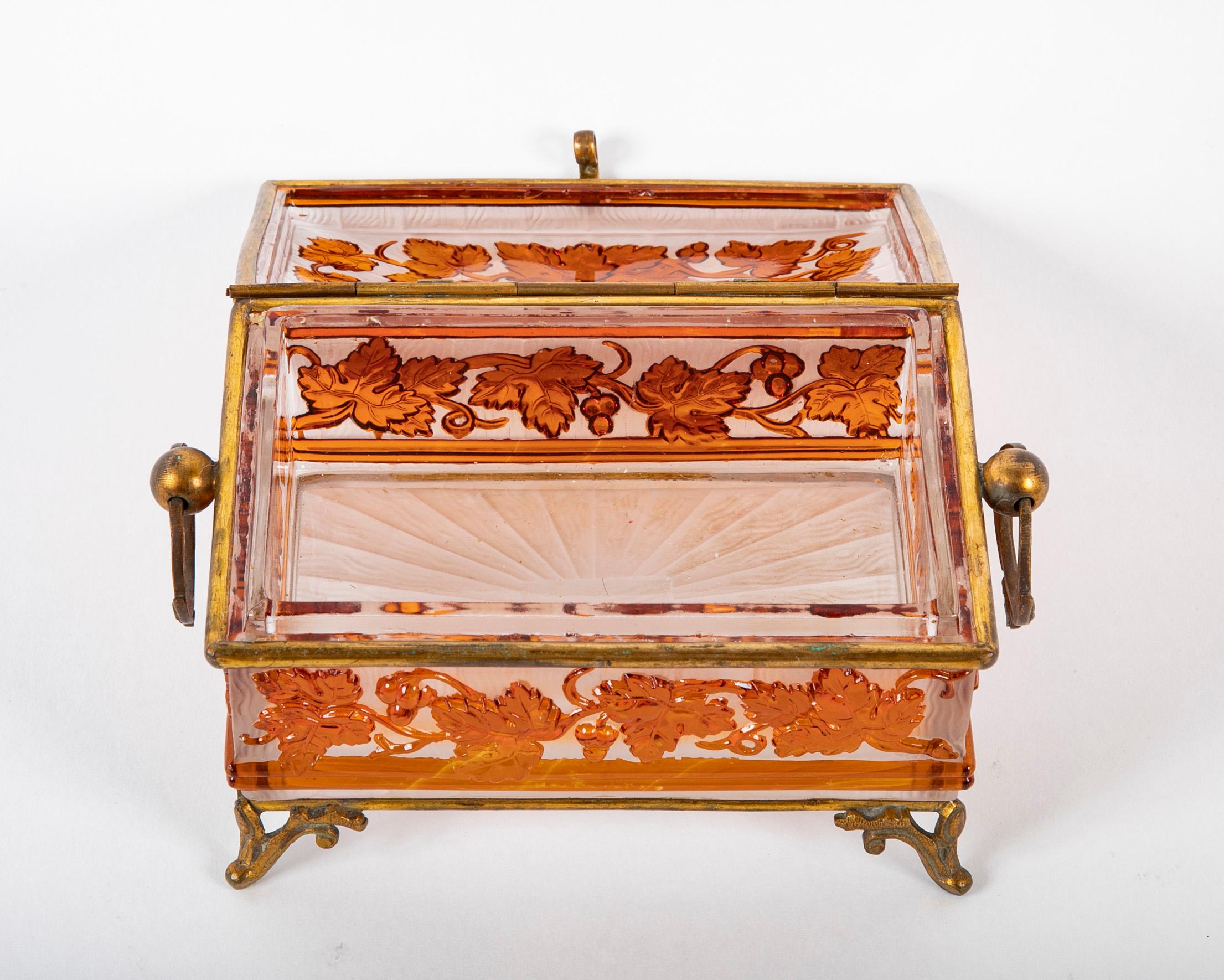 Antique Baccarat Acid Etched Cameo Glass Box with Leaf & Vine Motif In Good Condition For Sale In Stamford, CT
