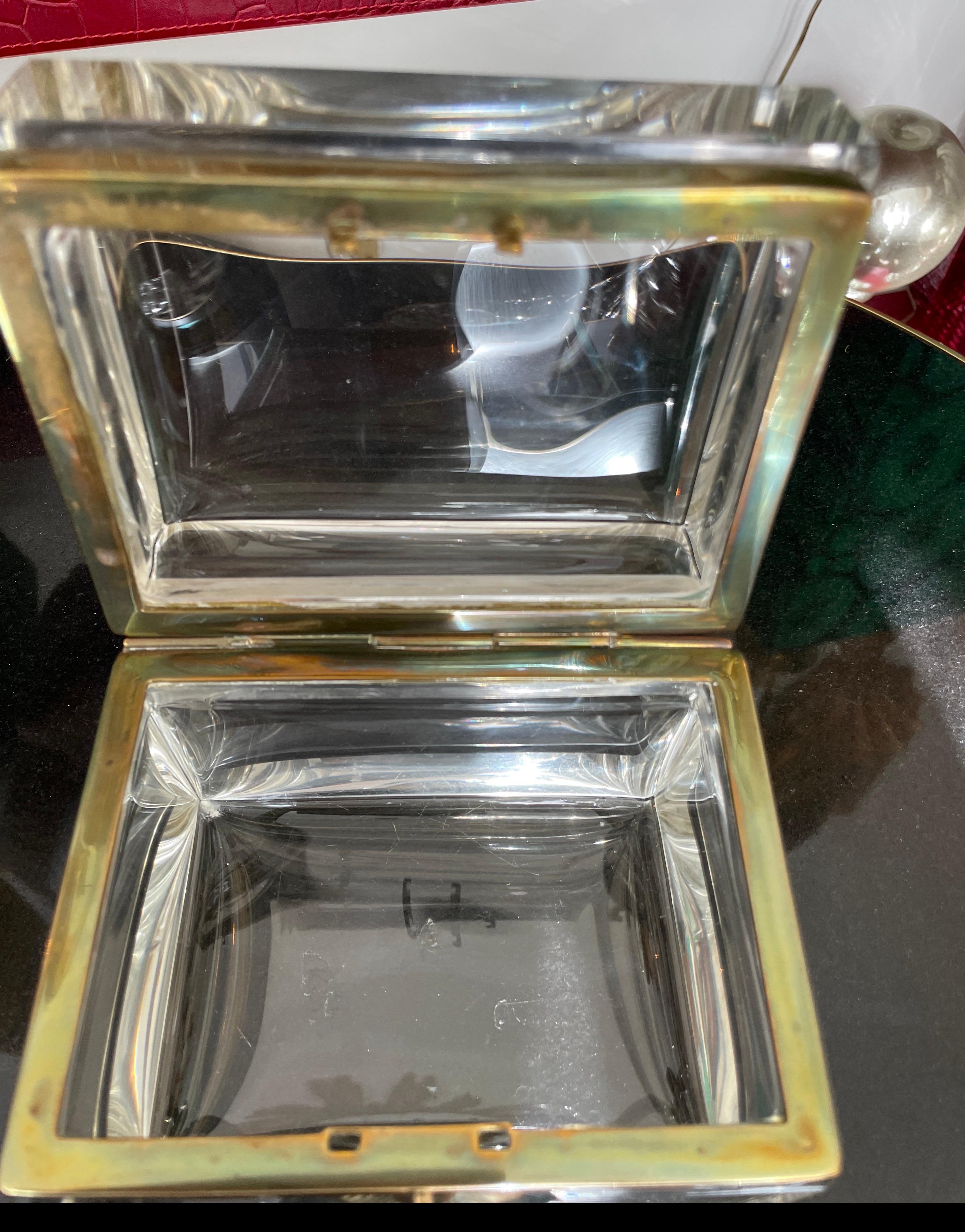 Boîte ancienne en cristal clair de Baccarat avec clé Bon état - En vente à West Palm Beach, FL