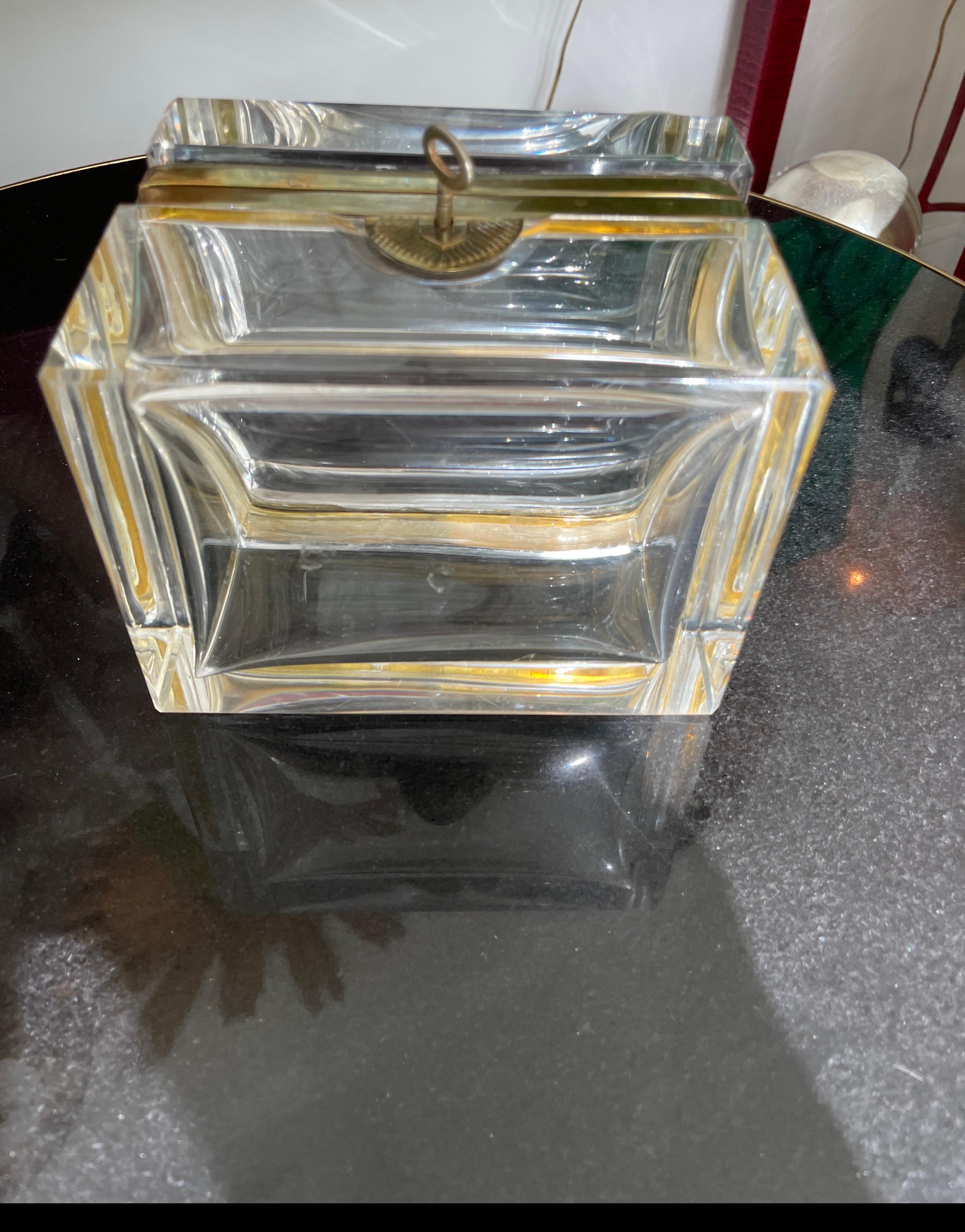Boîte ancienne en cristal clair de Baccarat avec clé en vente 2
