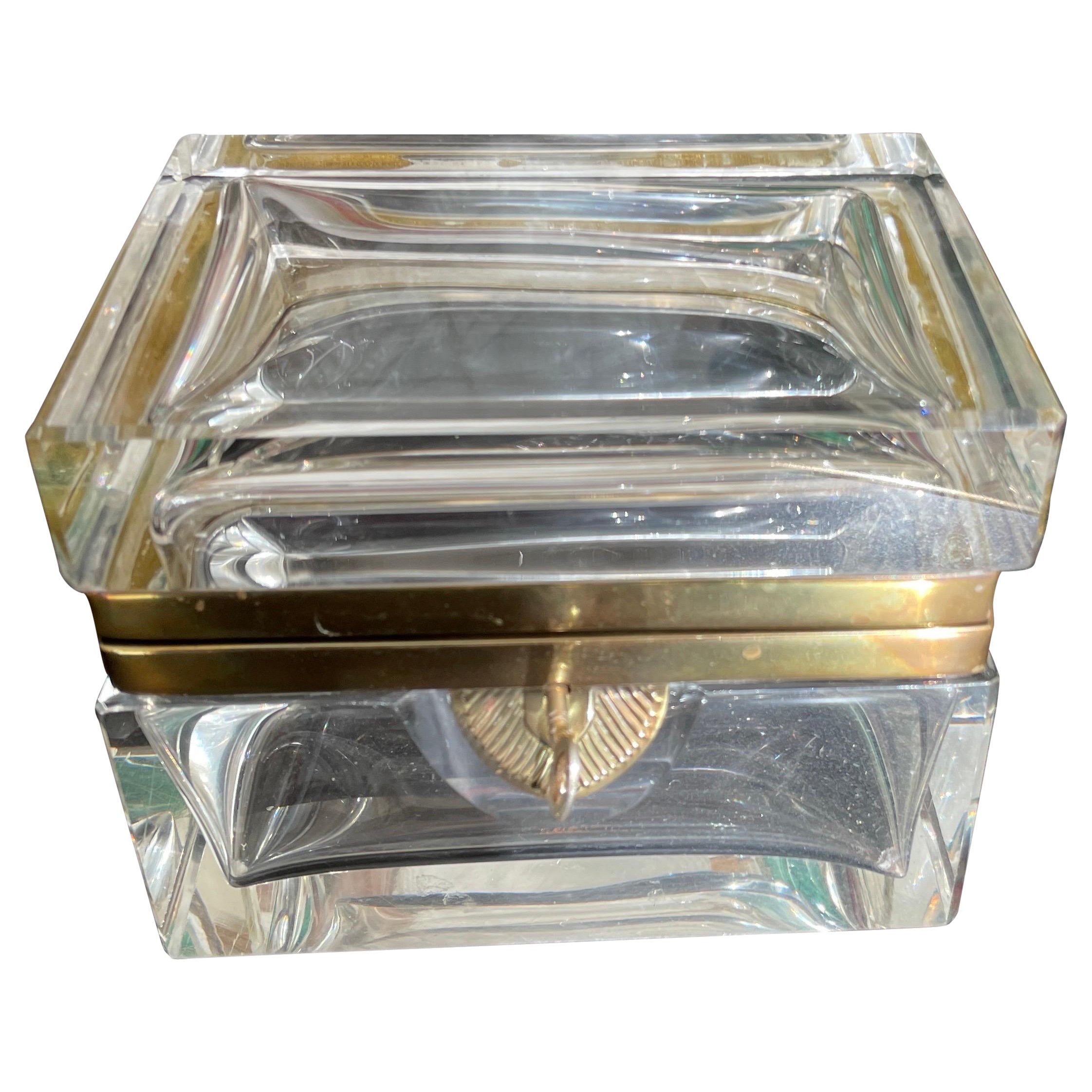 Boîte ancienne en cristal clair de Baccarat avec clé en vente