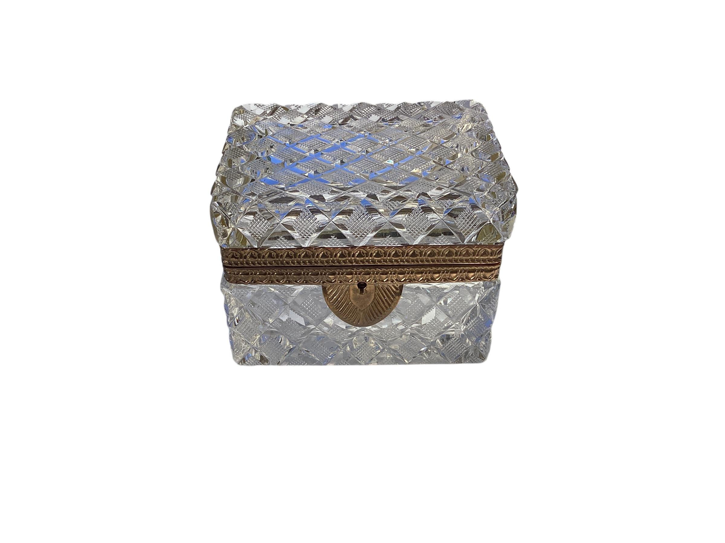 Caja antigua de cristal de Baccarat en venta 1